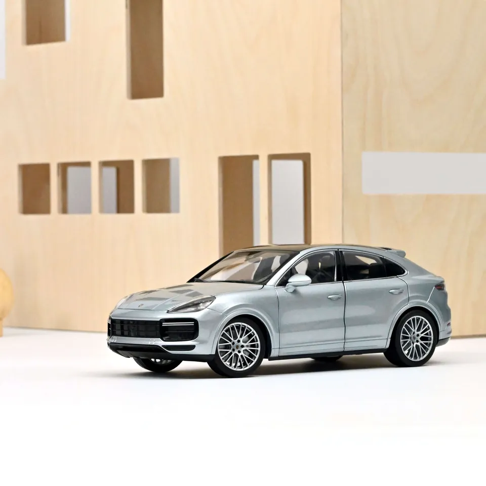 norev-porsche-cayenne-coup-turbo-2019-1-18-argento-200-pz image 1