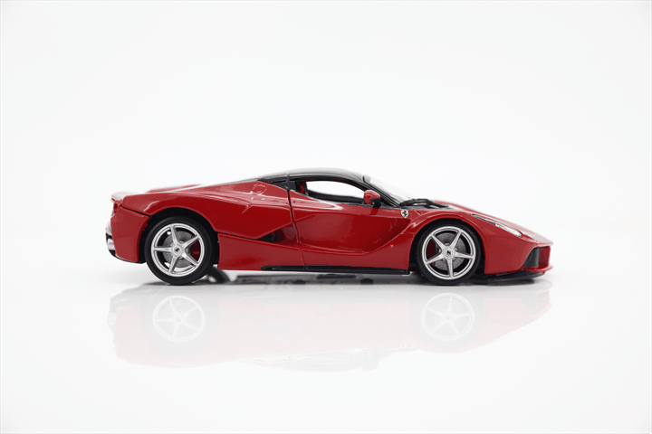 bburago-ferrari-laferrari-scala-1-24 image 3