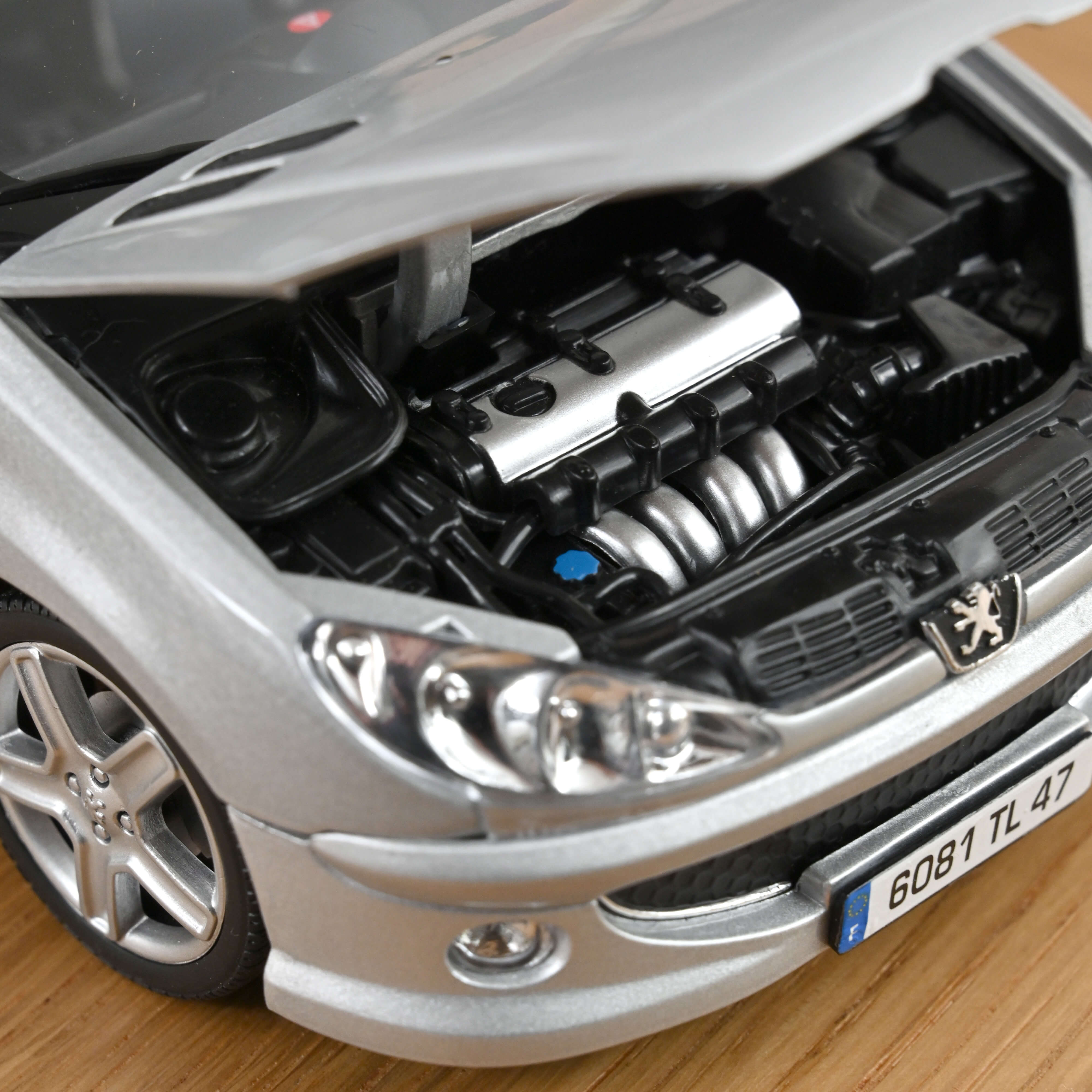 norev-peugeot-206-rc-2003-modellino-auto-1-18-argent-aluminium image 5