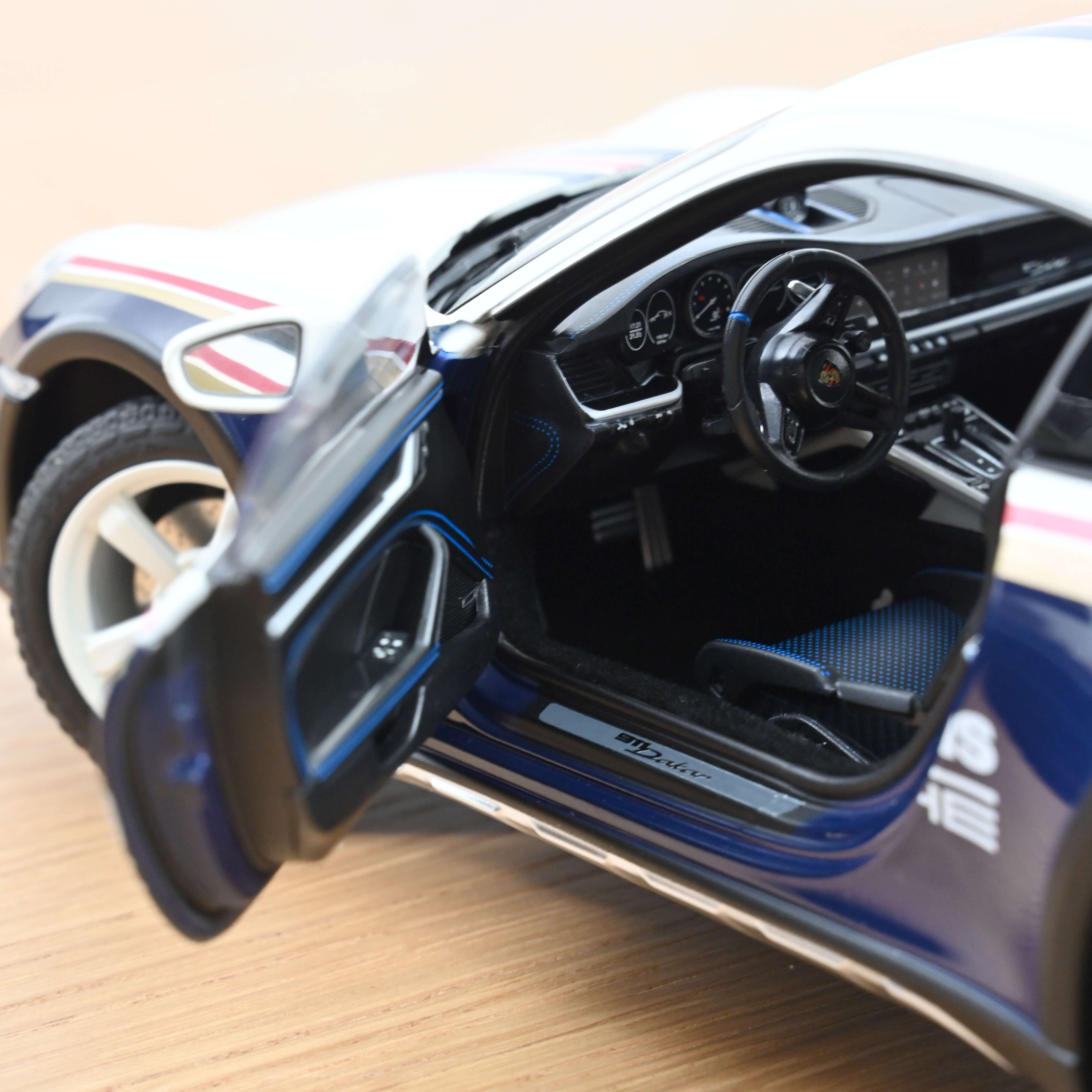 norev-porsche-911-dakar-2023-roughroads-modellino-auto-1-18 image 5