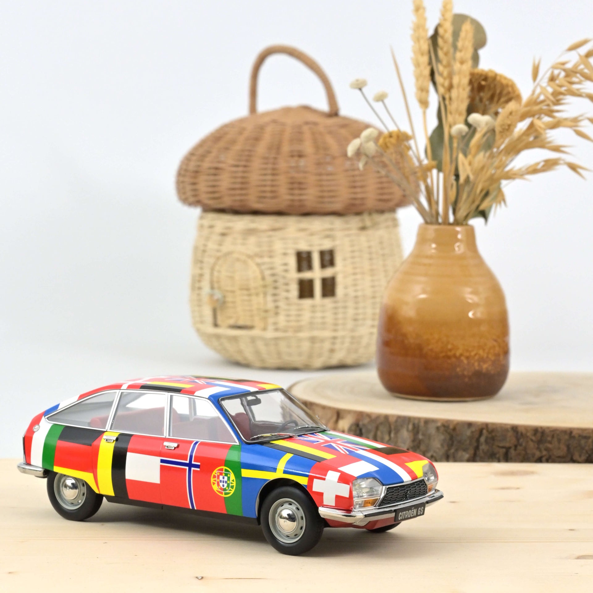 norev-citro-n-gs-1972-flags-2nd-release-modellino-auto-1-18 image 1