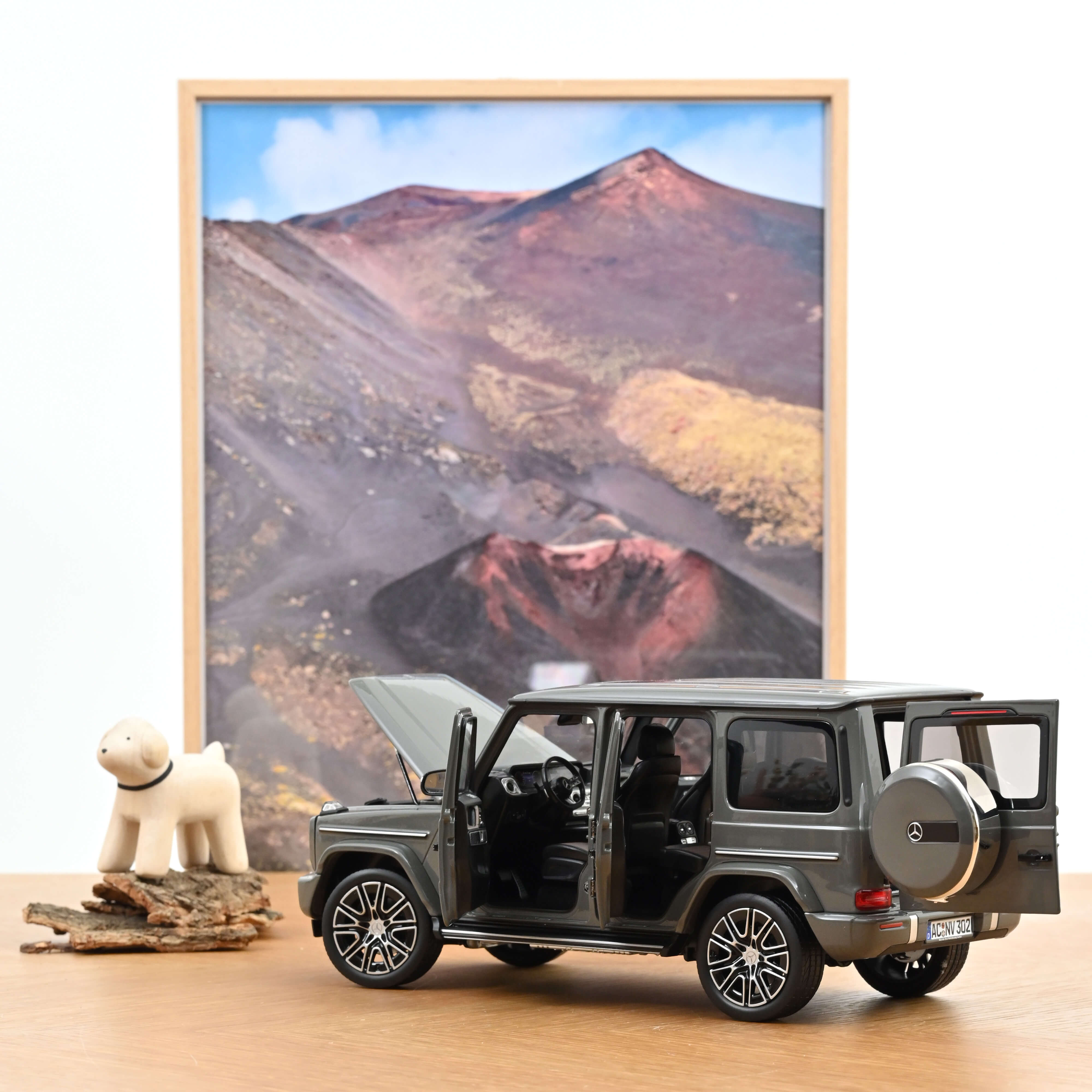 norev-mercedes-benz-classe-g-2024-grigio-classic-modellino-1-18 image 2