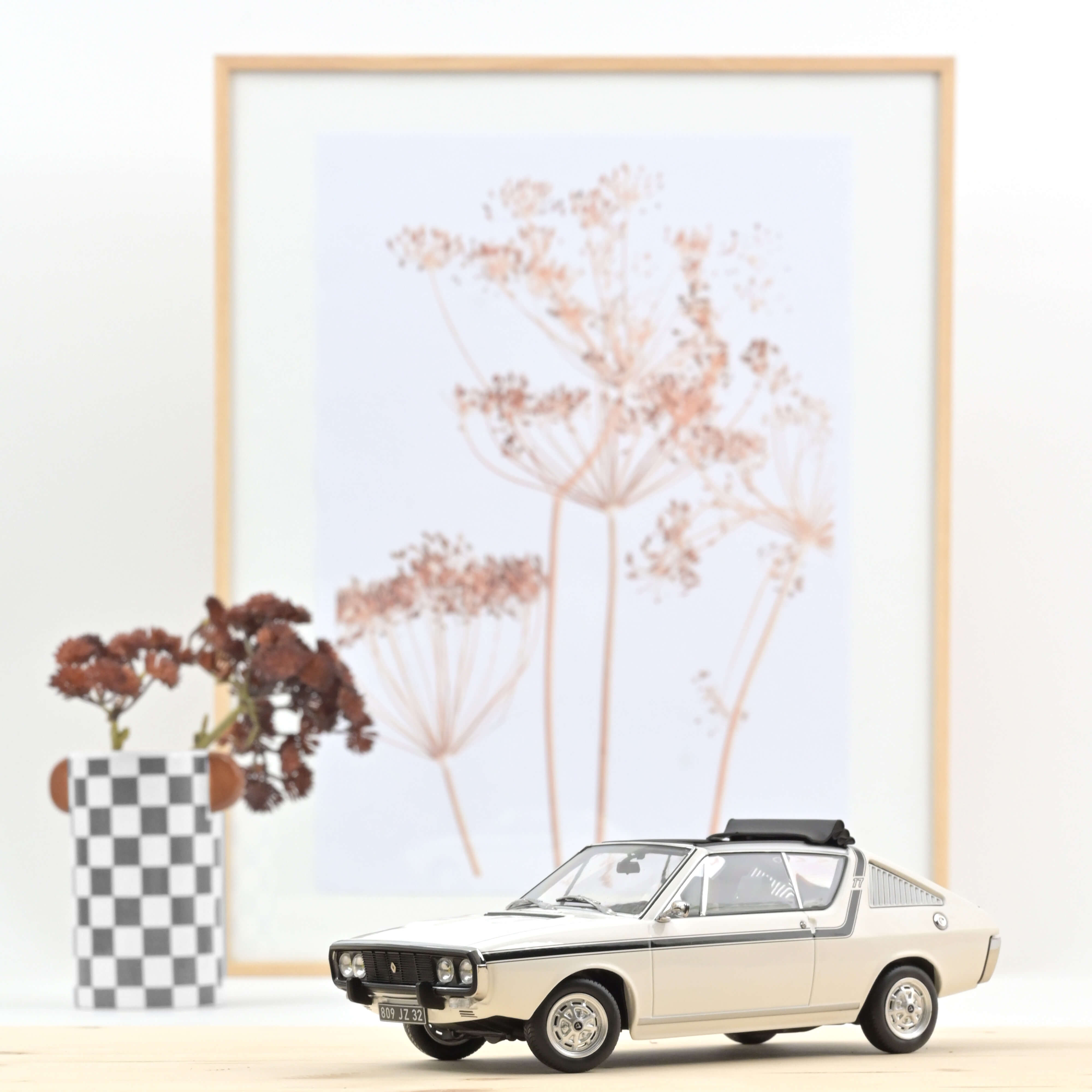 norev-renault-17-gordini-d-couvrable-1975-modellino-auto-1-18-bianco-300-pezzi image 1