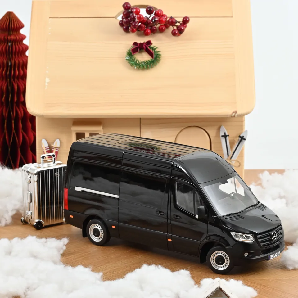norev-mercedes-benz-sprinter-2018-modellino-1-18-nero image 1