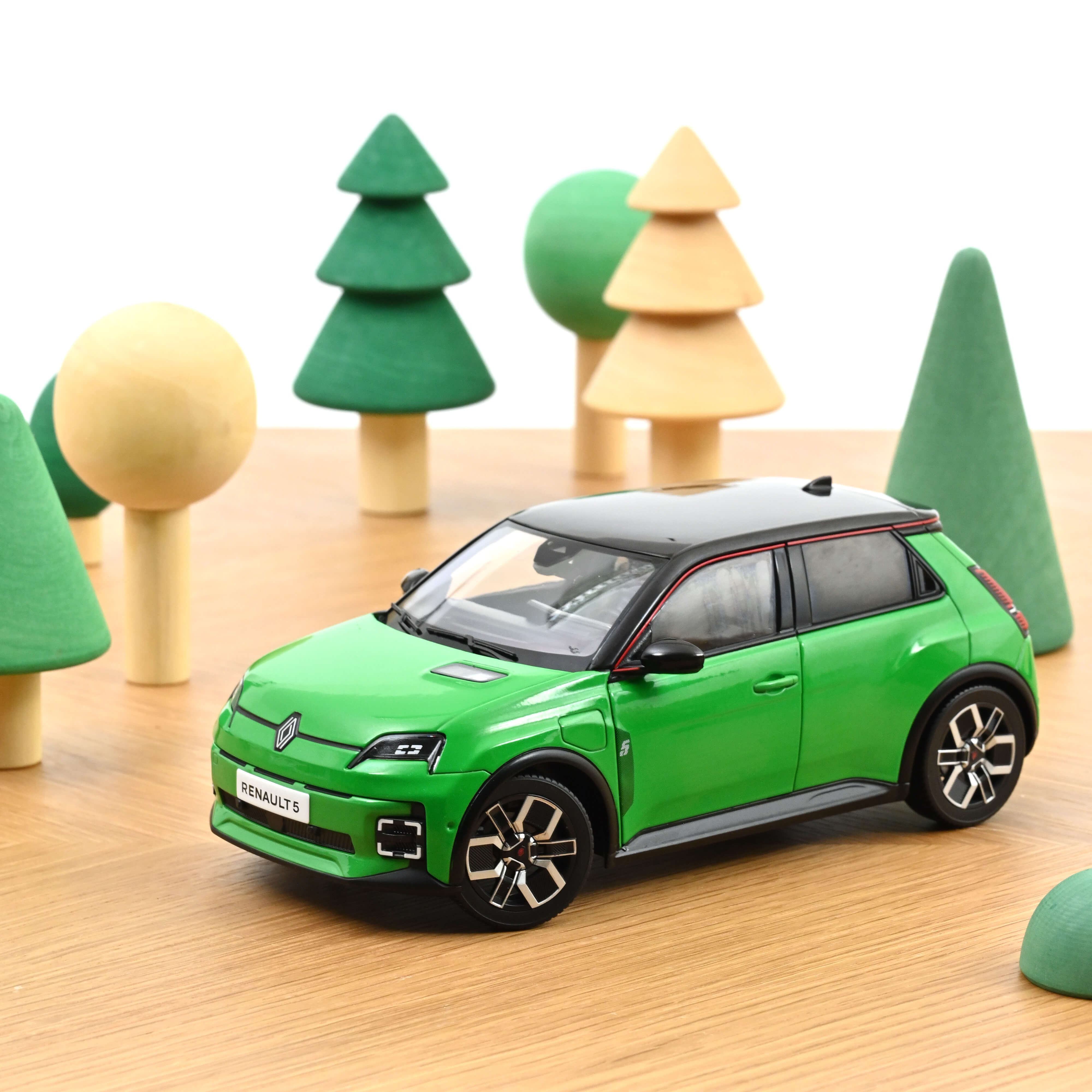 norev-renault-5-e-tech-electrique-2024-modellino-auto-1-18-verde-pop-nero image 1