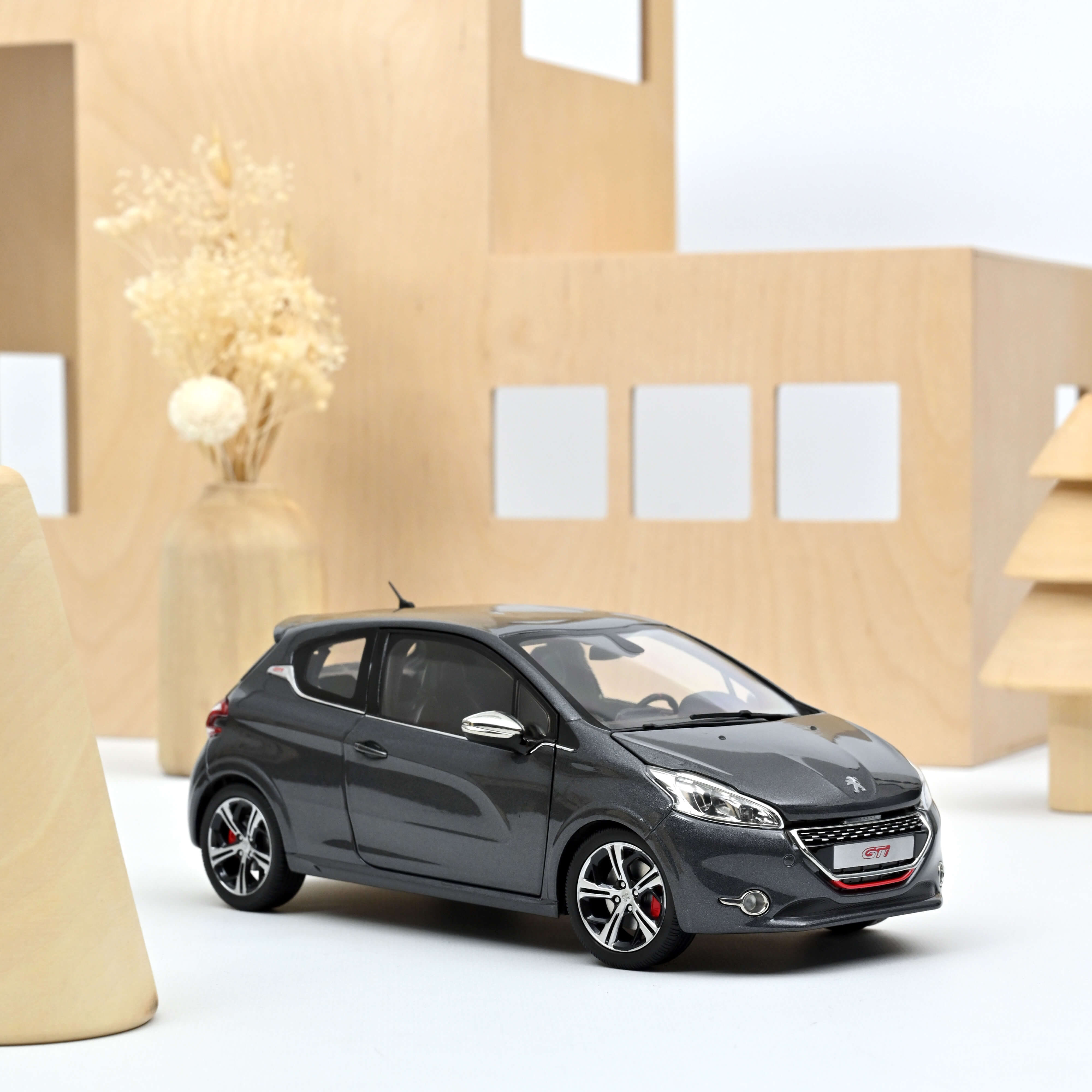 norev-peugeot-208-gti-2013-modellino-auto-1-18-grigio-requin image 1
