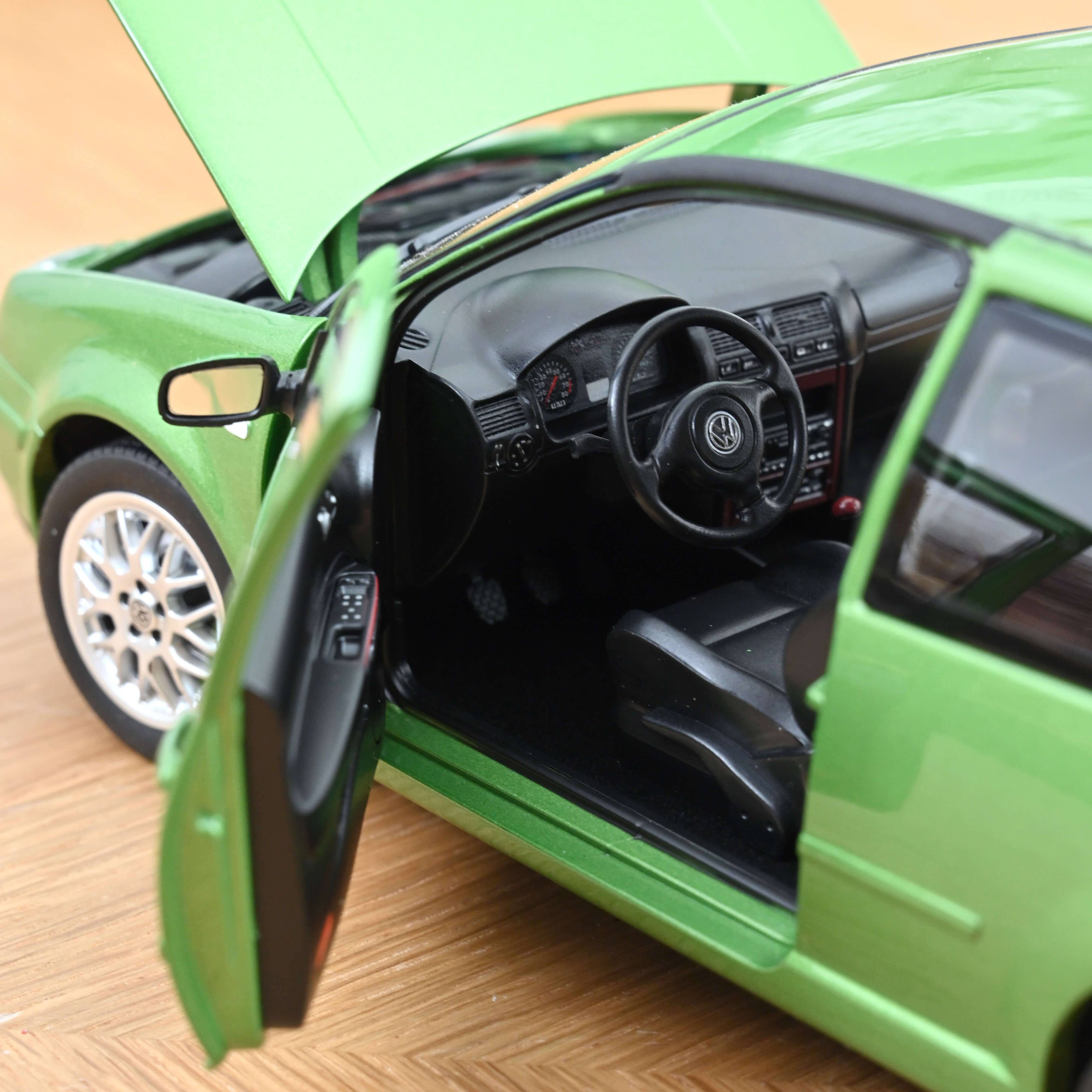 norev-vw-golf-gti-1998-vert-cosmos-m-tallis-1-18 image 4