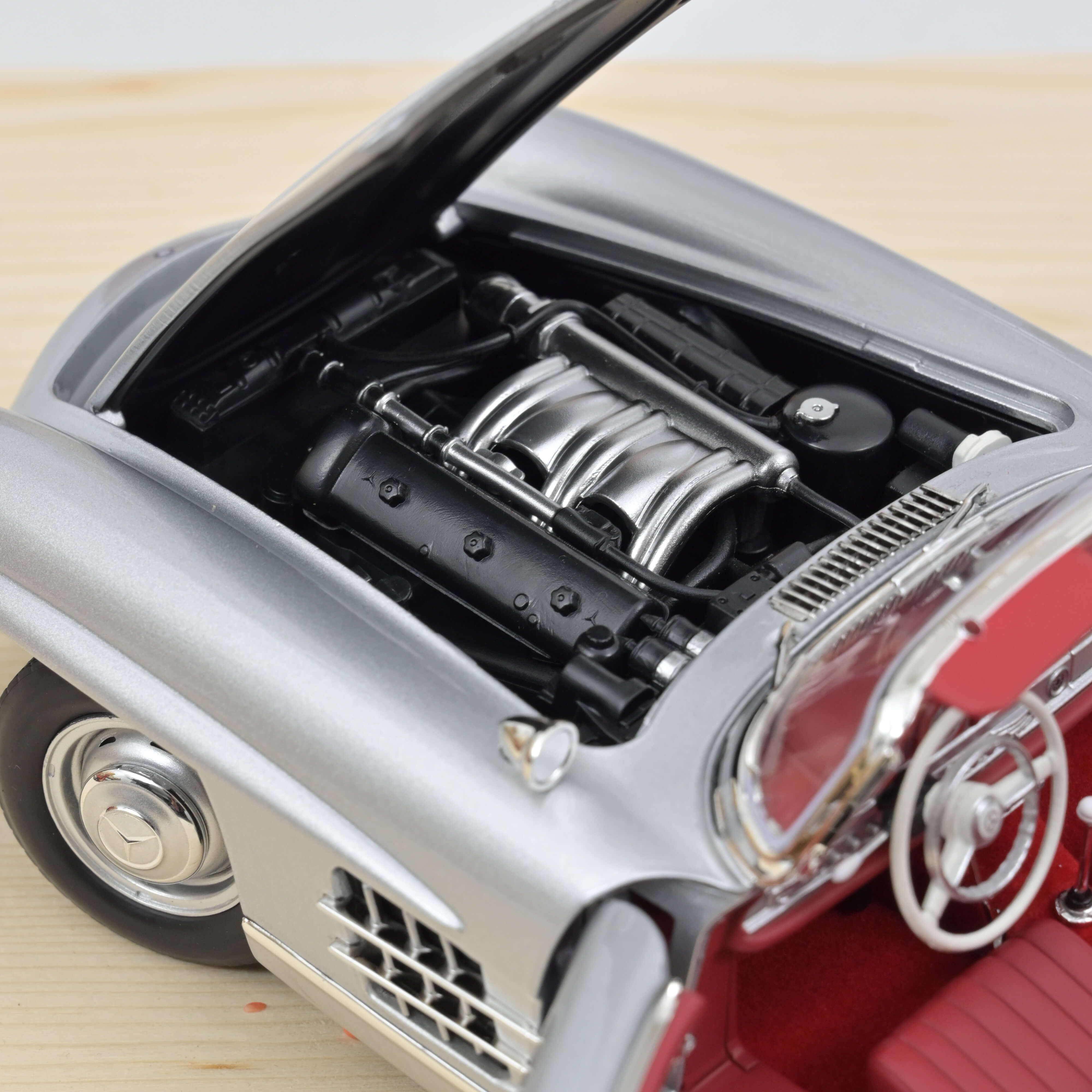 norev-mercedes-benz-300-sl-roadster-1957-argento-1-18 image 4