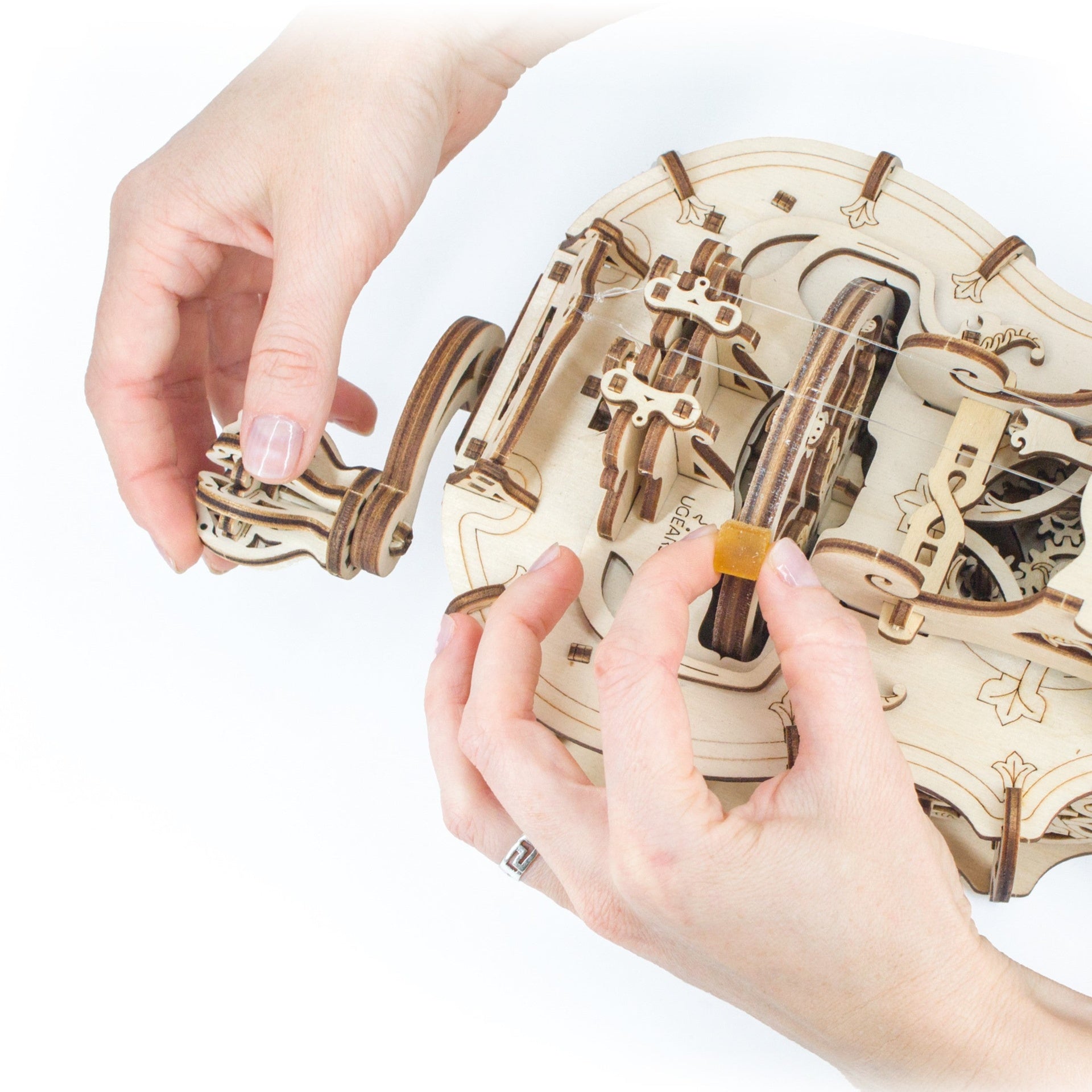 ugears-hurdy-gurdy-strumento-musicale-meccanico-in-legno-3d image 4