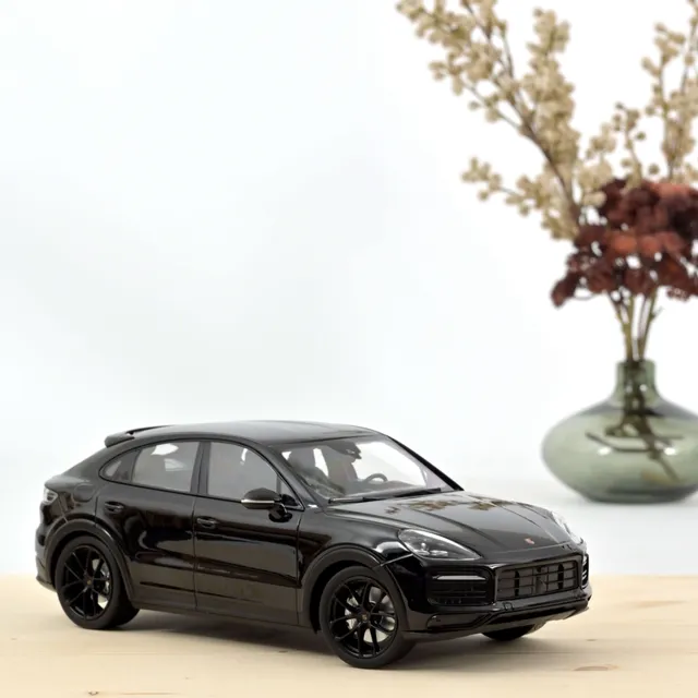 norev-porsche-cayenne-s-coup-2019-modellino-auto-1-18-nero image 1