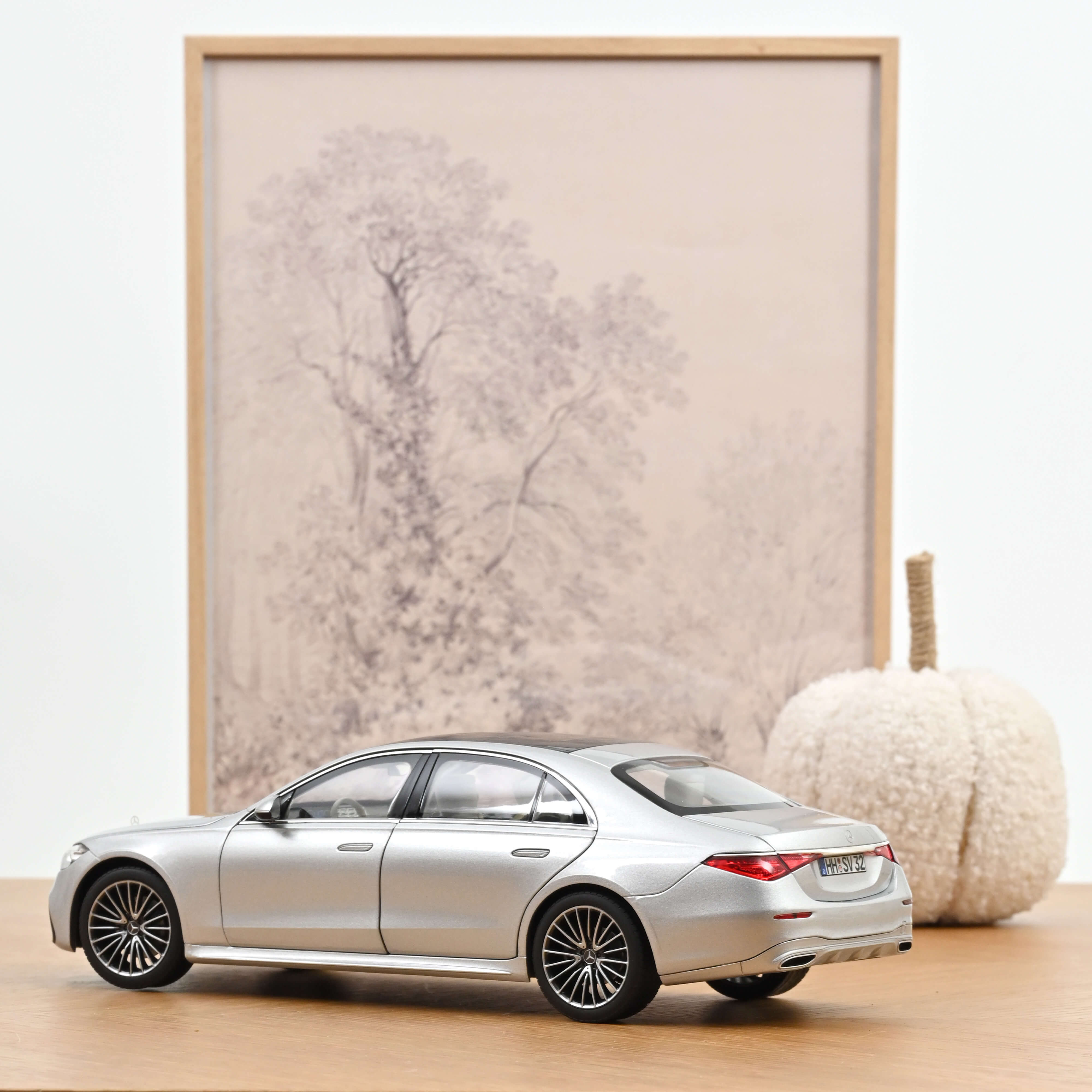 norev-mercedes-benz-classe-s-amg-line-2021-modellino-auto-1-18-argent-brillant image 3