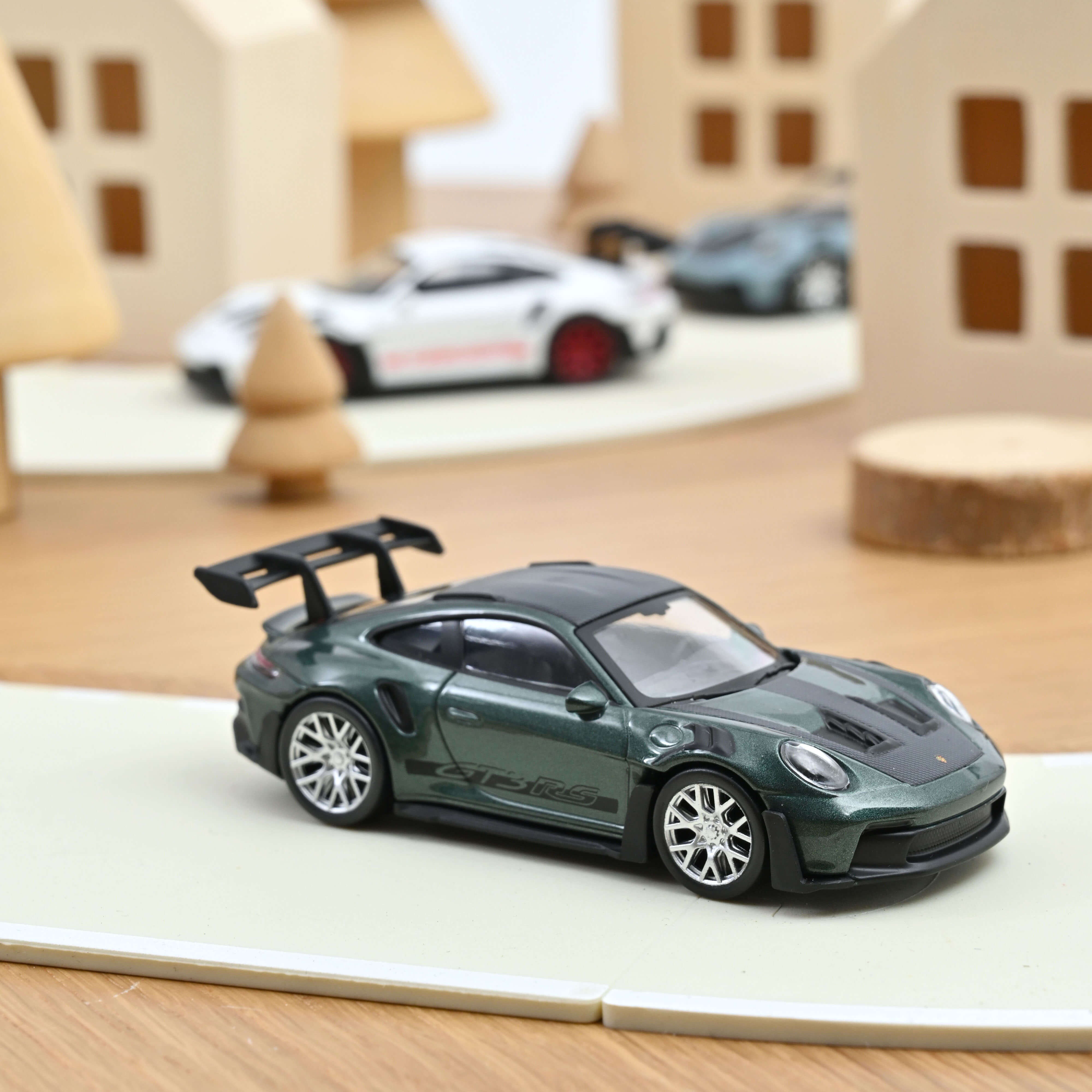 norev-porsche-911-gt3-rs-2022-modellino-auto-1-43-verde-malachite-pack-weissach image 1