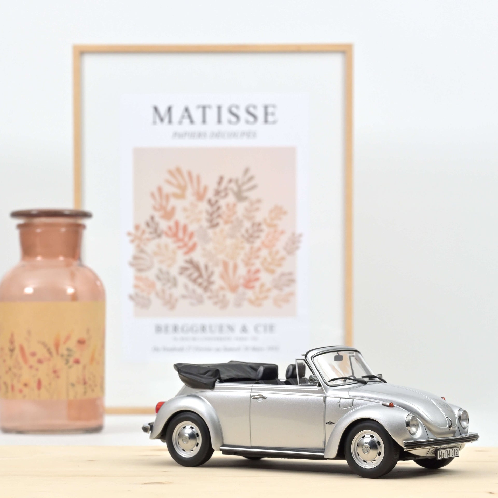 norev-vw-1303-cabriolet-1973-argento-1-18-modellino-maggiolone-super-beetle image 1