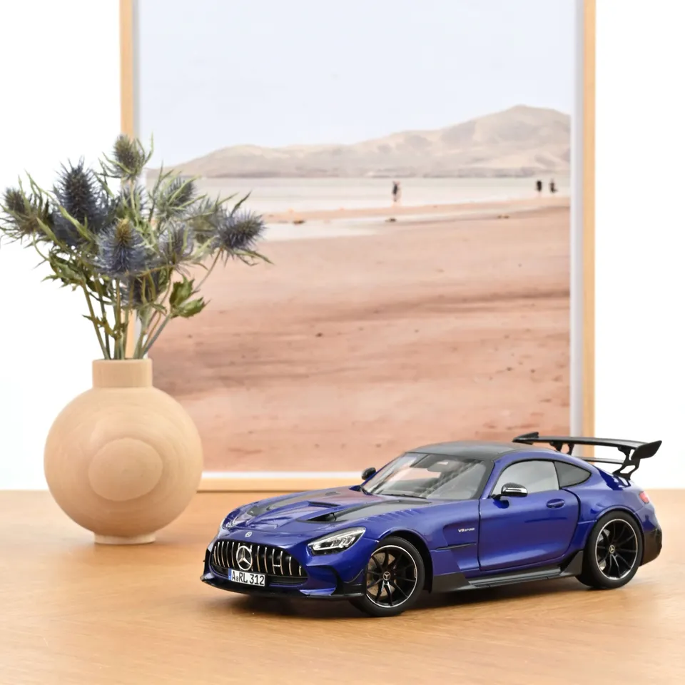 norev-mercedes-amg-gt-black-series-2021-blu-metallizzato-1-18 image 1