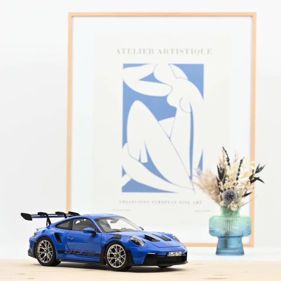 norev-porsche-911-gt3-rs-2022-blu-shark-1-18-modellino image 1