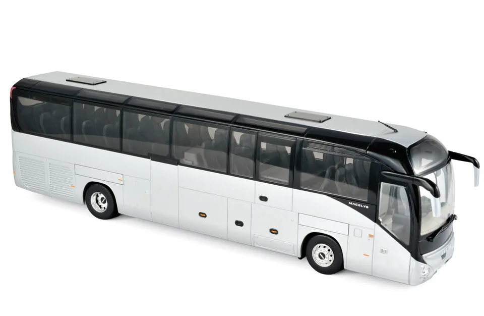 norev-iveco-bus-magelys-euro-vi-2014-modellino-autobus-1-43-argento image 1