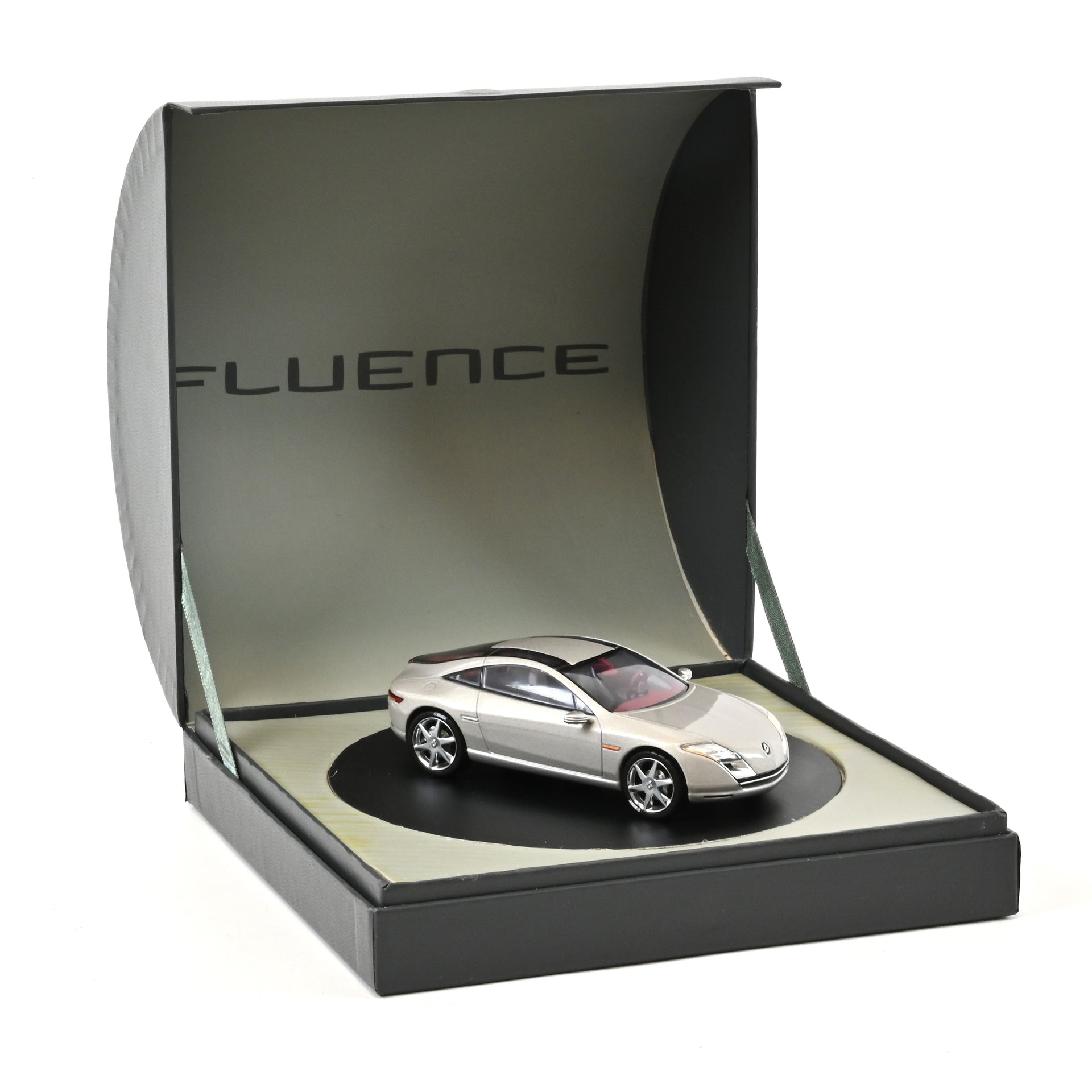 norev-renault-concept-car-fluence-modellino-auto-1-43 image 1