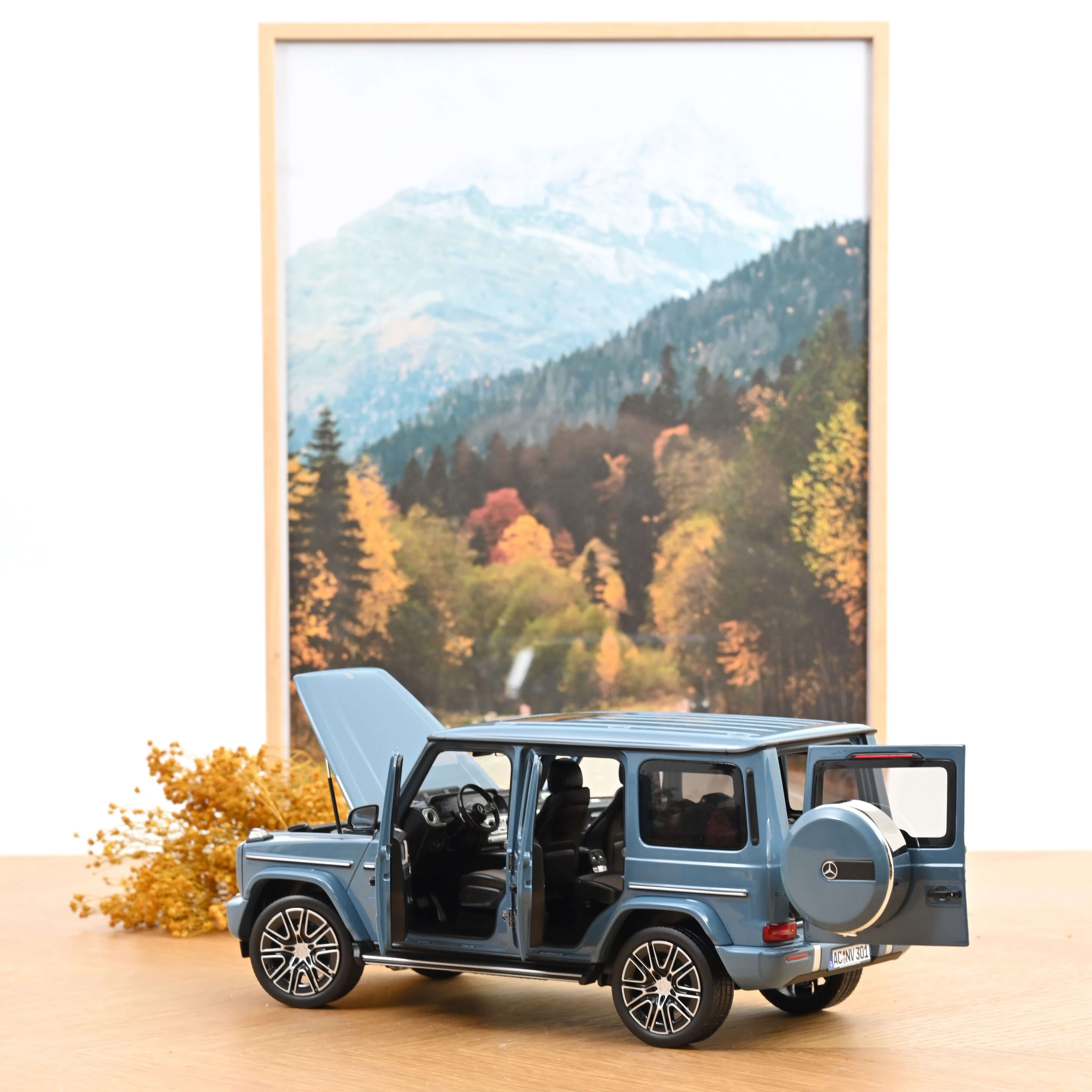 norev-mercedes-benz-classe-g-2024-blu-vintage-modellino-1-18 image 2