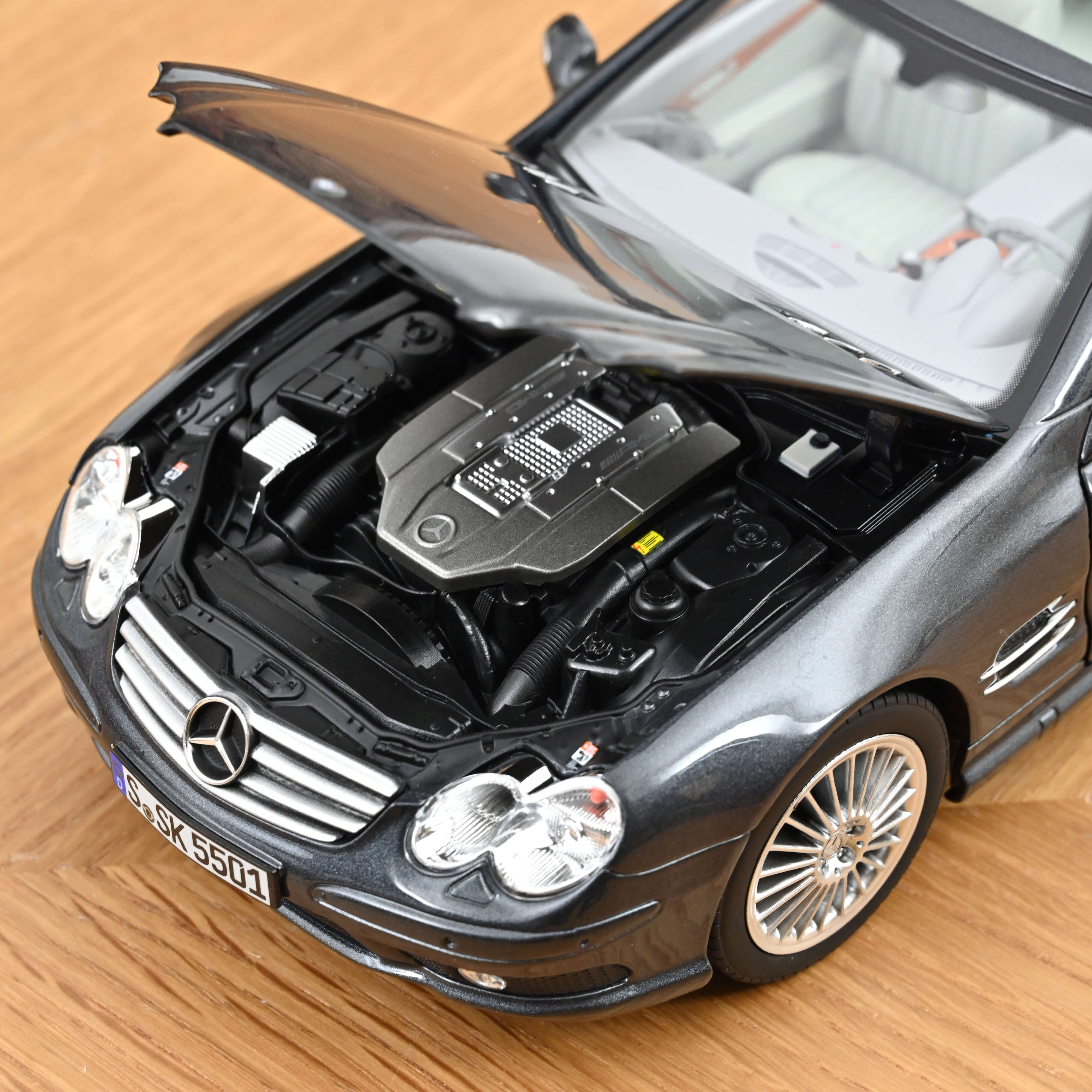 norev-mercedes-benz-sl-55-amg-2003-modellino-1-18-gris-tactite-metallizzato-200- image 6