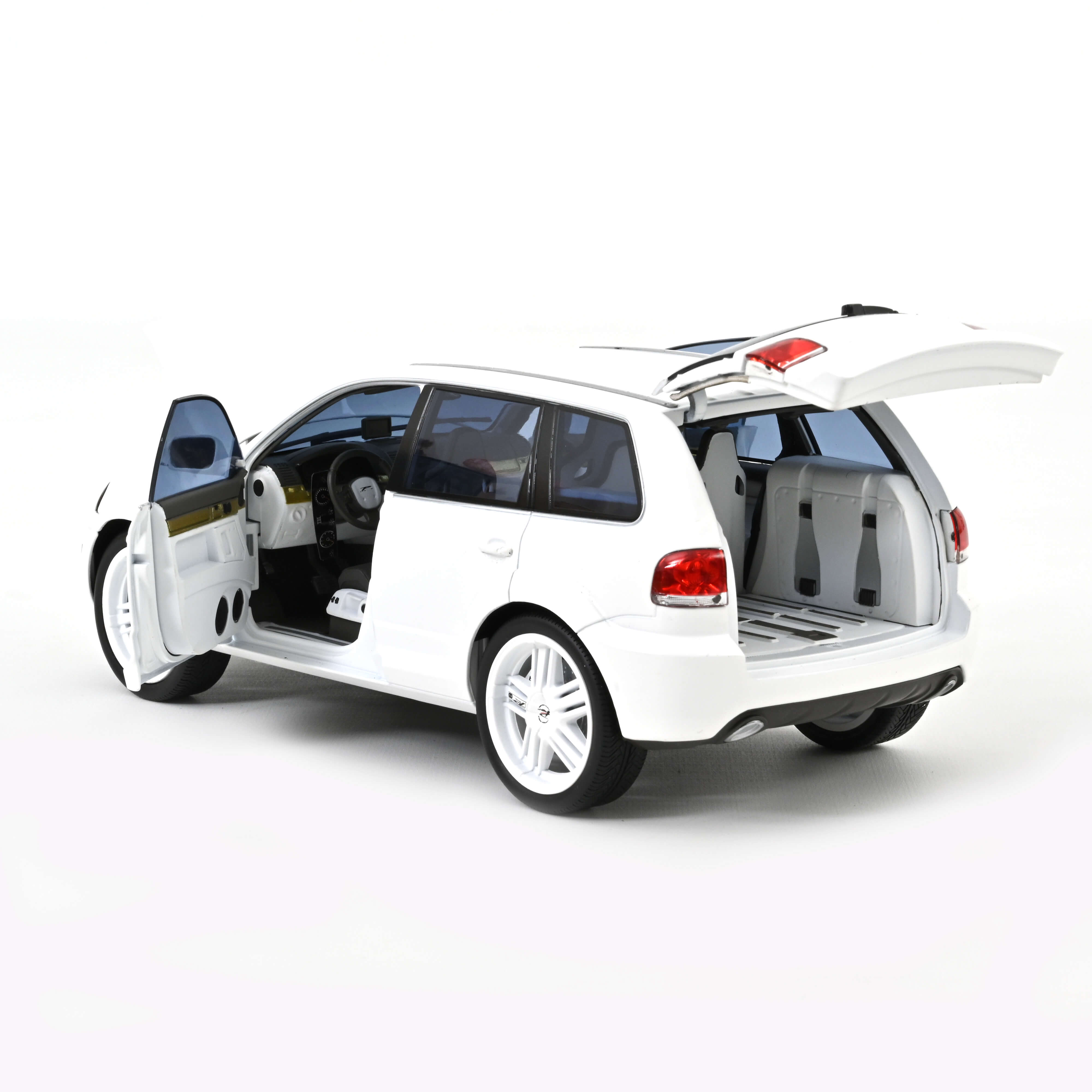 norev-vw-p24-by-parotech-2008-blanc-mat-1-18-modellino-die-cast image 3