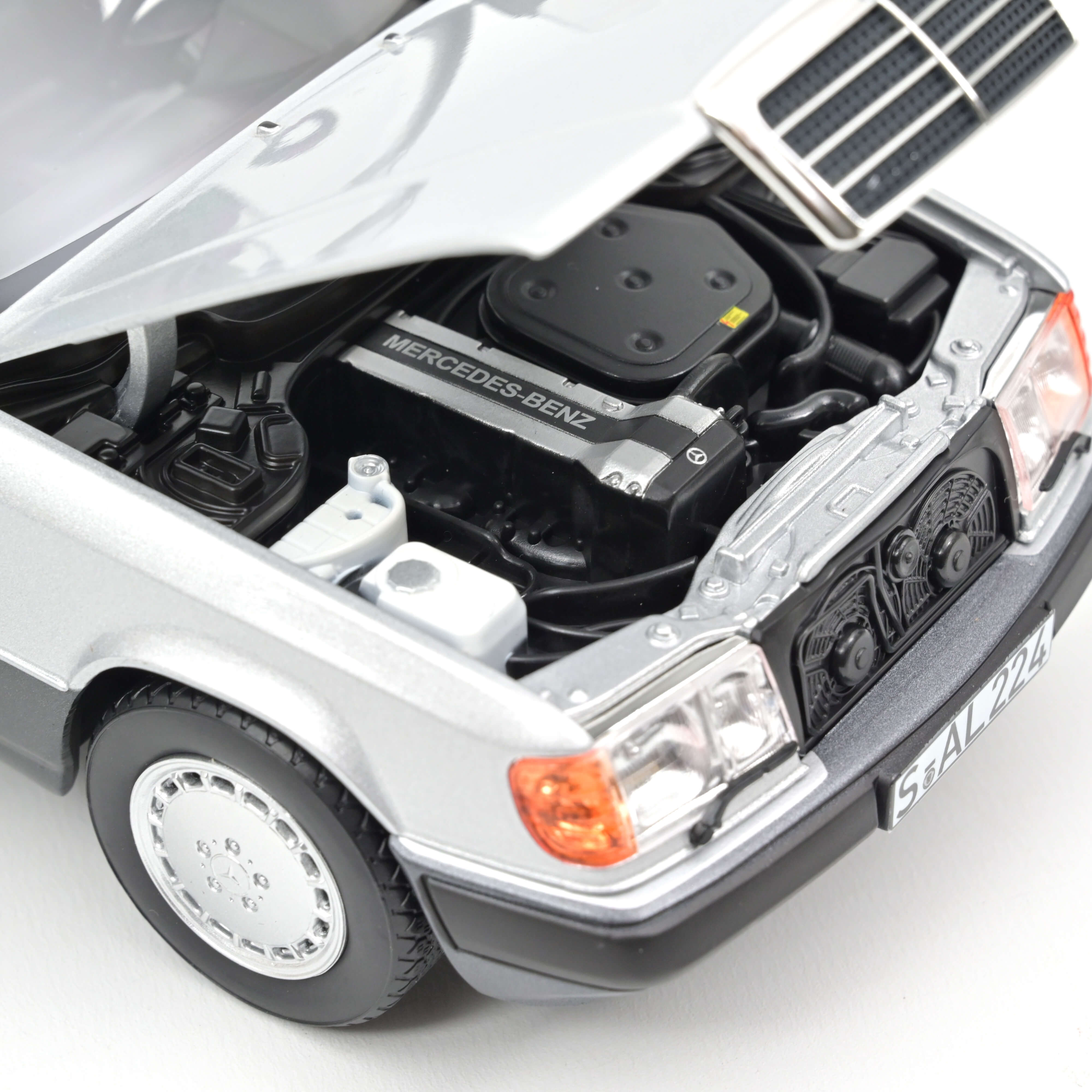 norev-mercedes-benz-300-ce-24-coup-1990-argent-1-18-modellino-auto image 3