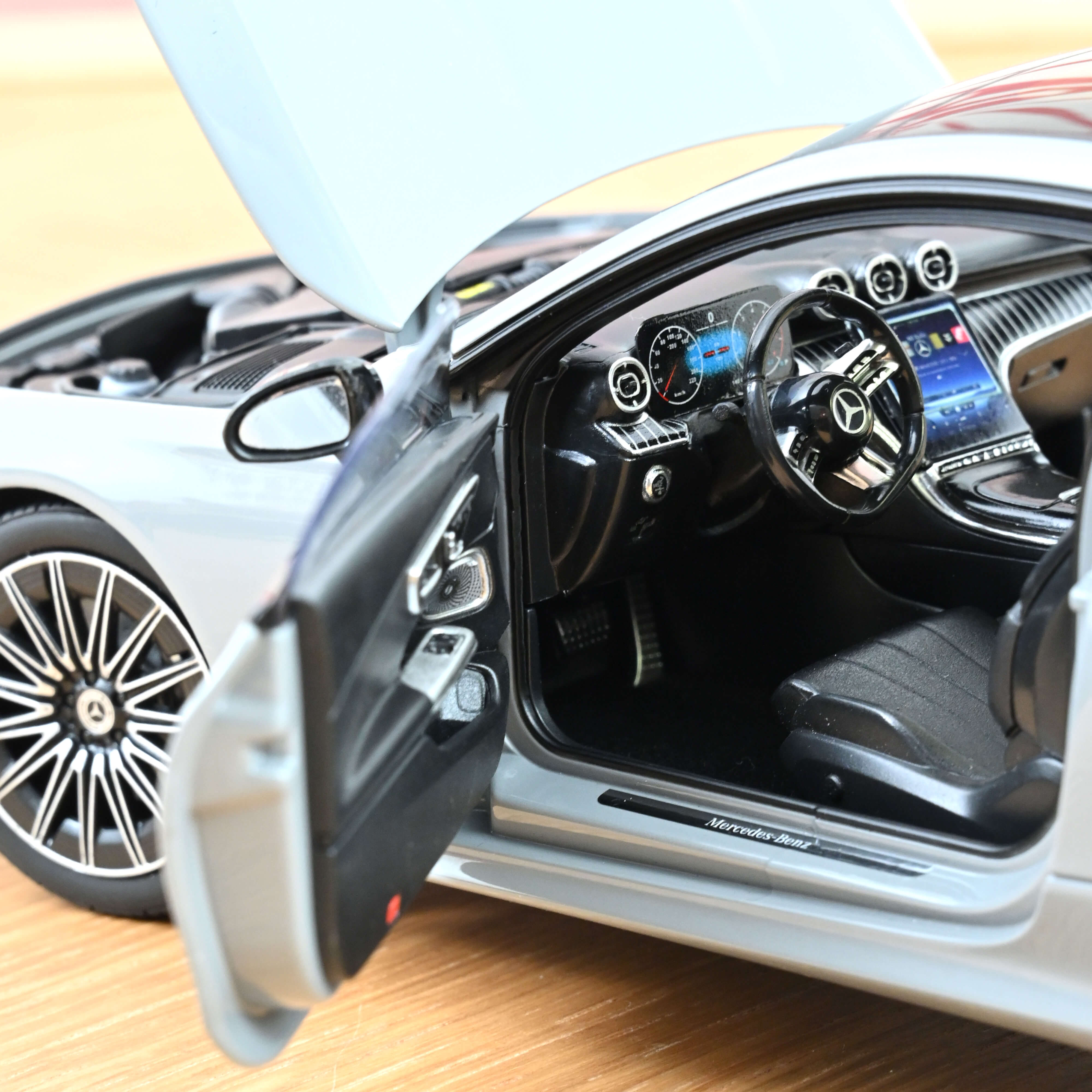 norev-mercedes-benz-cle-coup-2024-gris-alpine-1-18-edizione-200-pz image 5