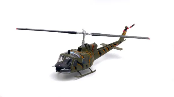 solido-bell-uh-1b-huey-117th-aviation-company-vietnam-1964-modellino-militare image 1