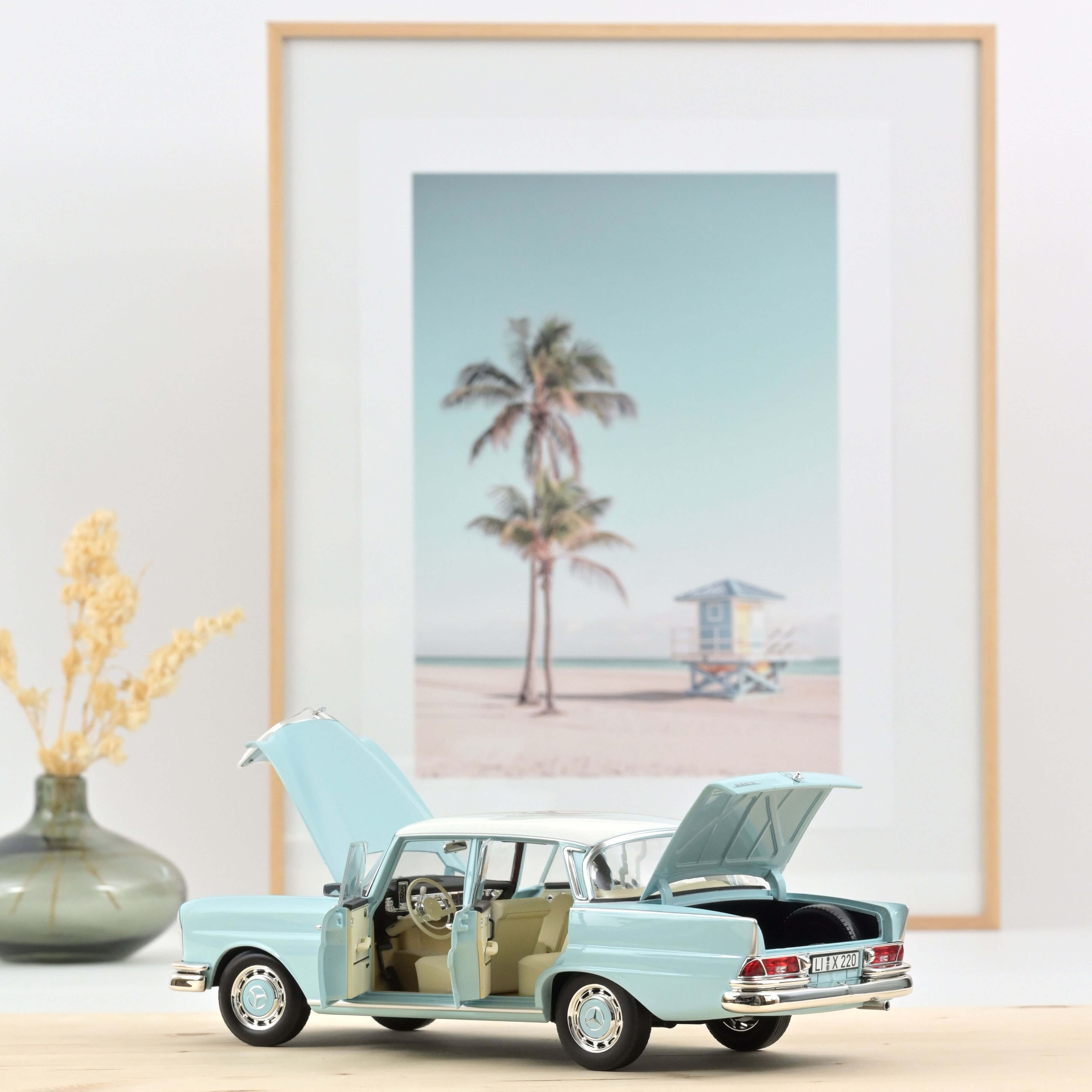 norev-mercedes-benz-220-s-1965-azzurro-chiaro-1-18 image 2