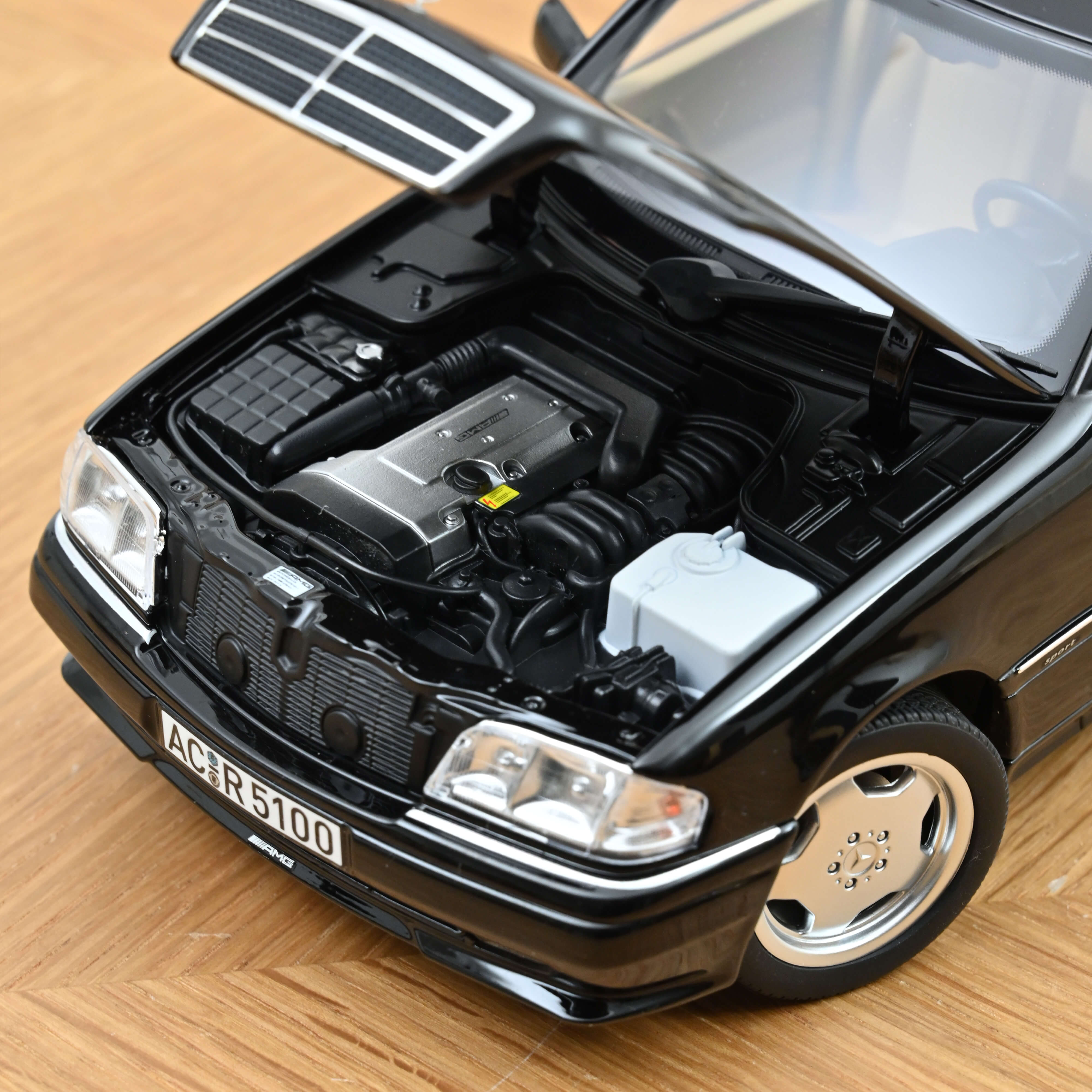 norev-mercedes-benz-c36-amg-1993-modellino-auto-1-18-nero-ossidiana-metallizzato image 4