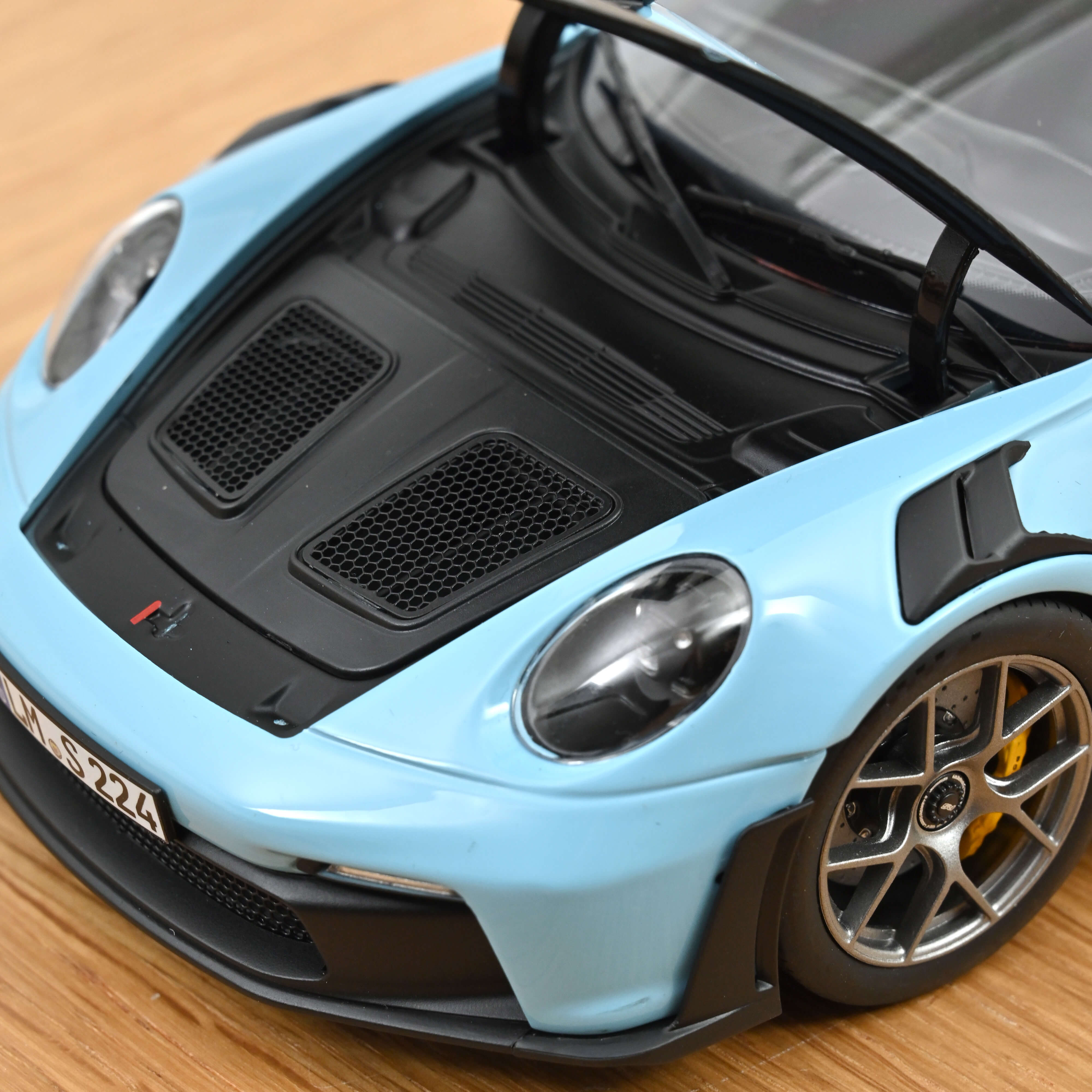 norev-porsche-911-gt3-rs-pack-weissach-2022-blu-gulf-1-18 image 6