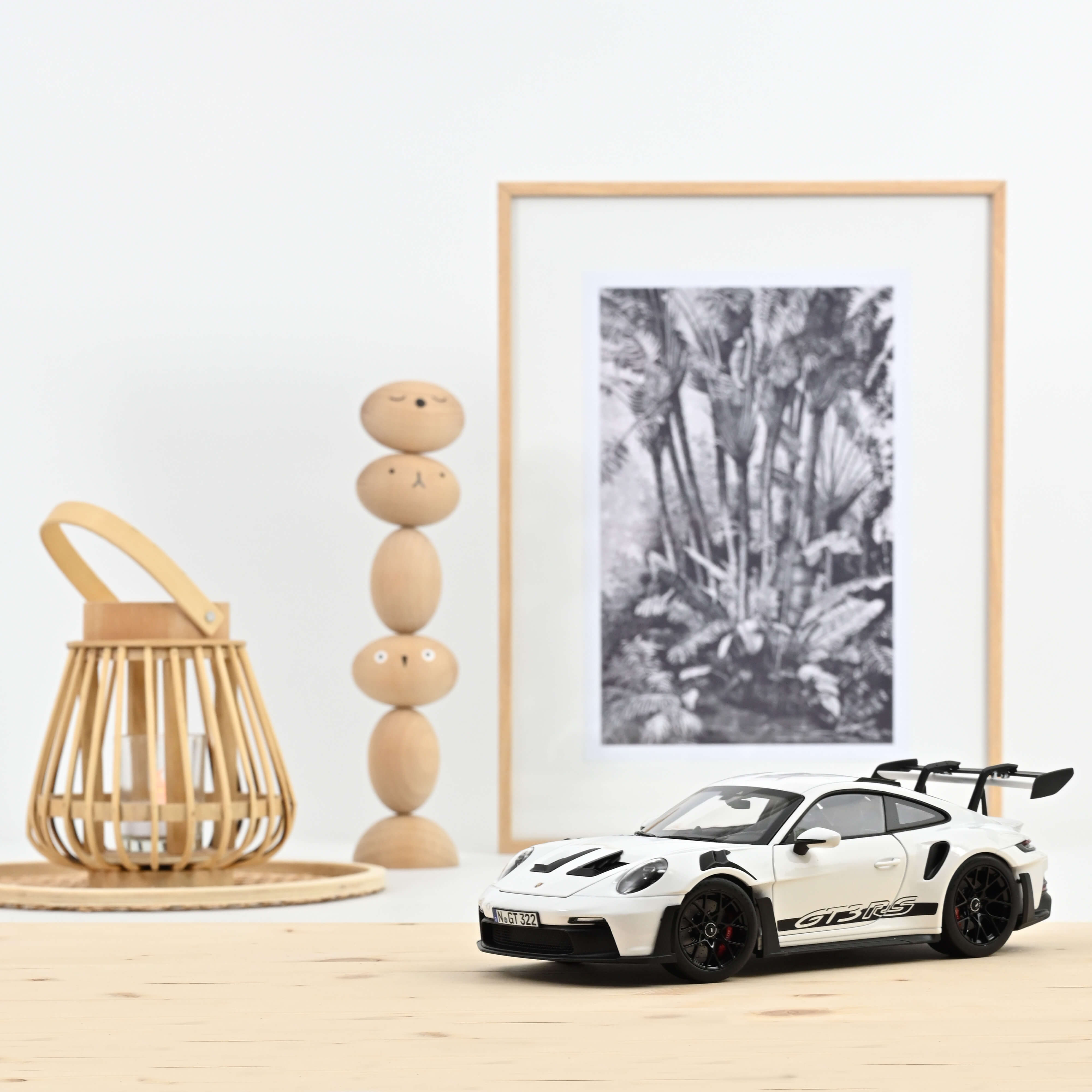 norev-porsche-911-gt3-rs-2022-bianca-1-18-modellino-auto-sportiva-con-porte-apri image 1