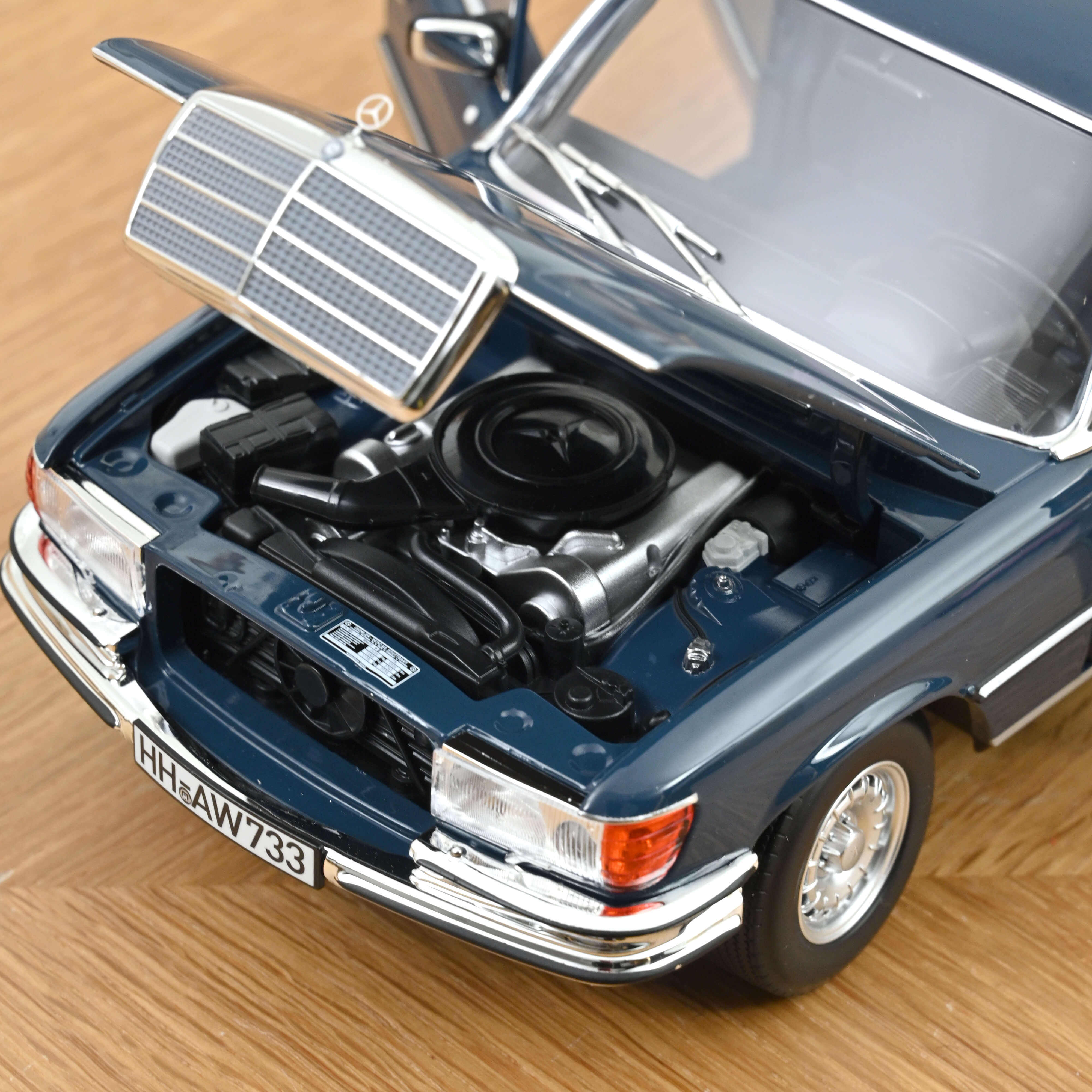 norev-mercedes-benz-350-sel-1979-blu-hansa-1-18 image 5