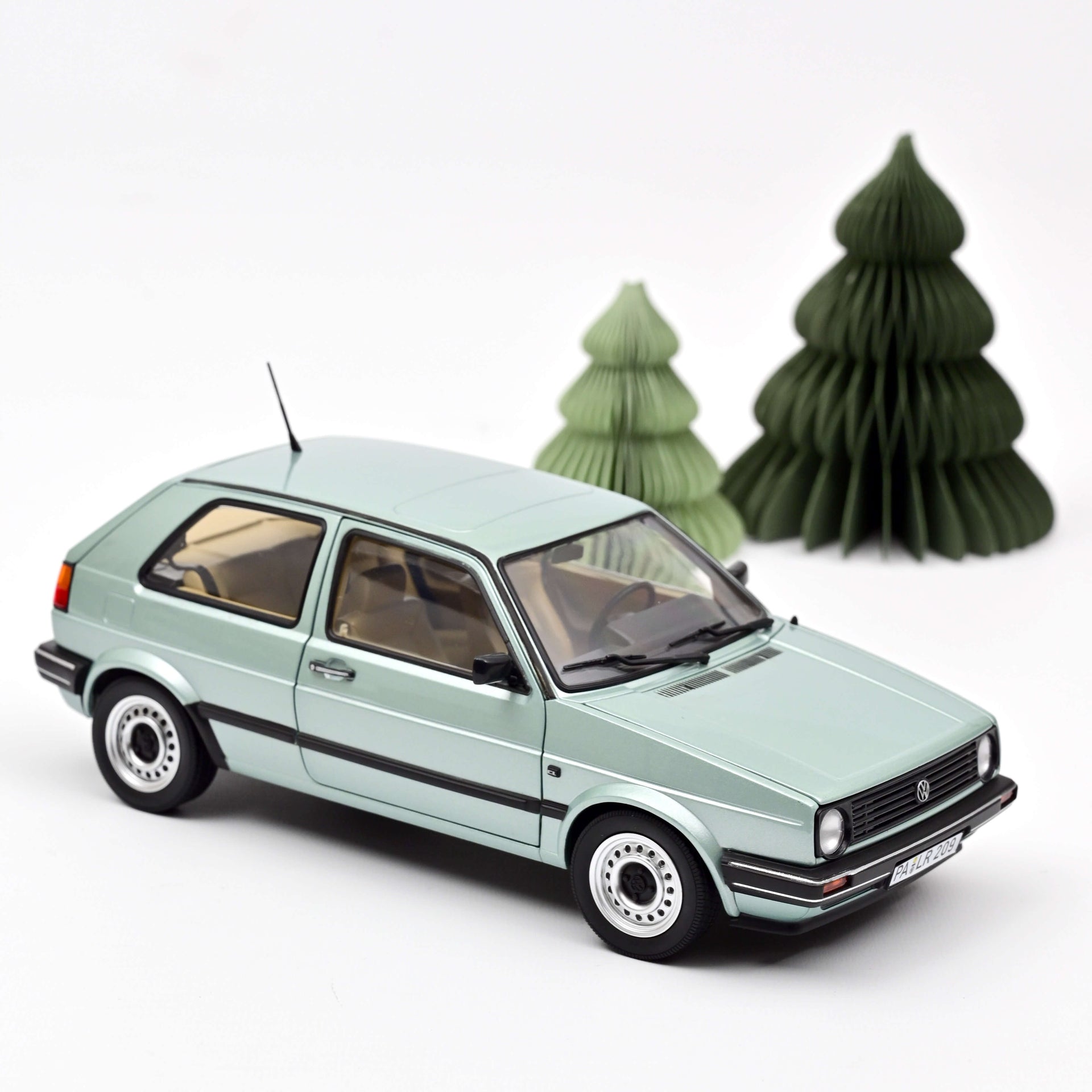 norev-vw-golf-cl-1987-light-green-metallic-1-18-modellino-auto image 1