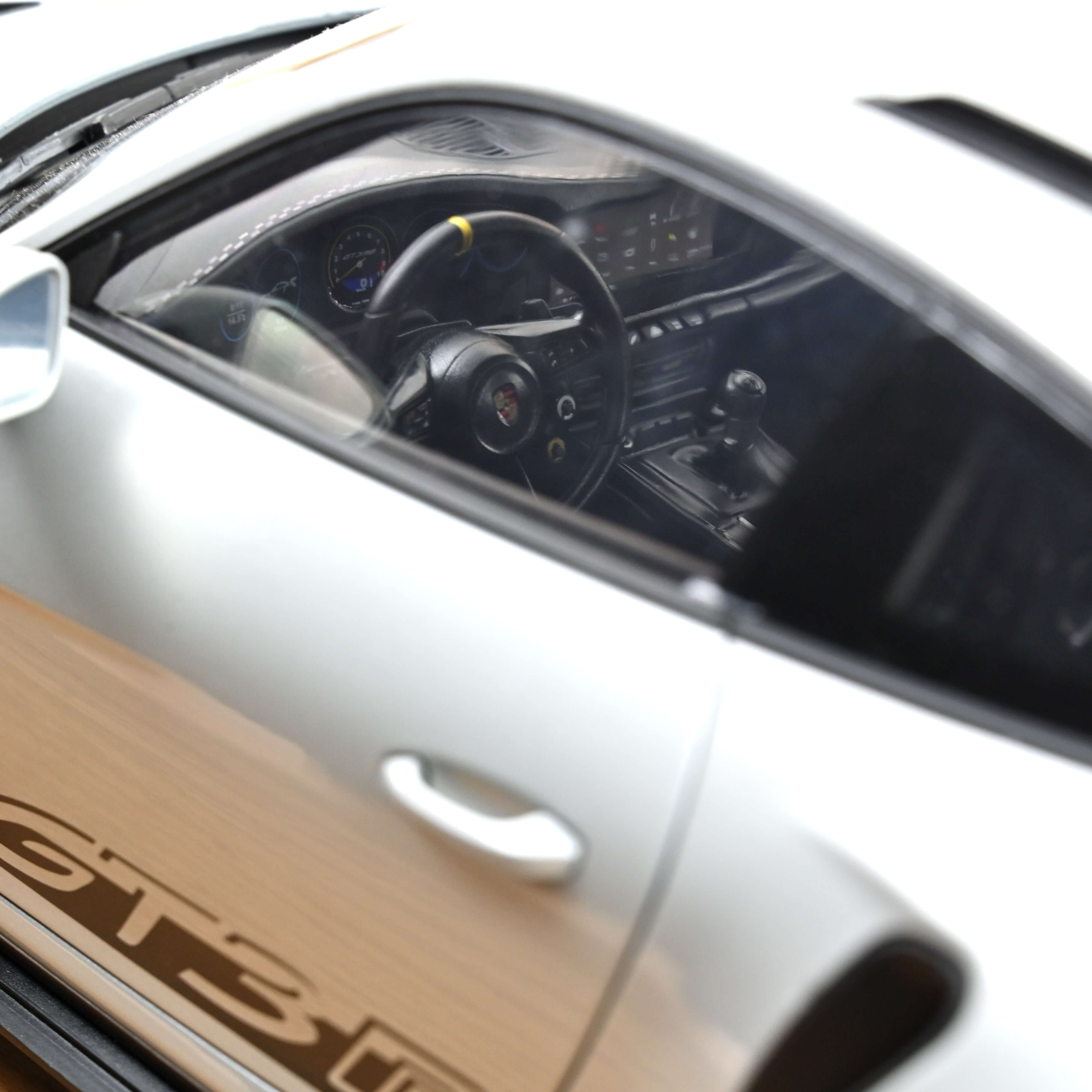 norev-porsche-911-gt3-rs-992-2022-argento-gt-metallizzato-nero-1-12-500-pz image 4