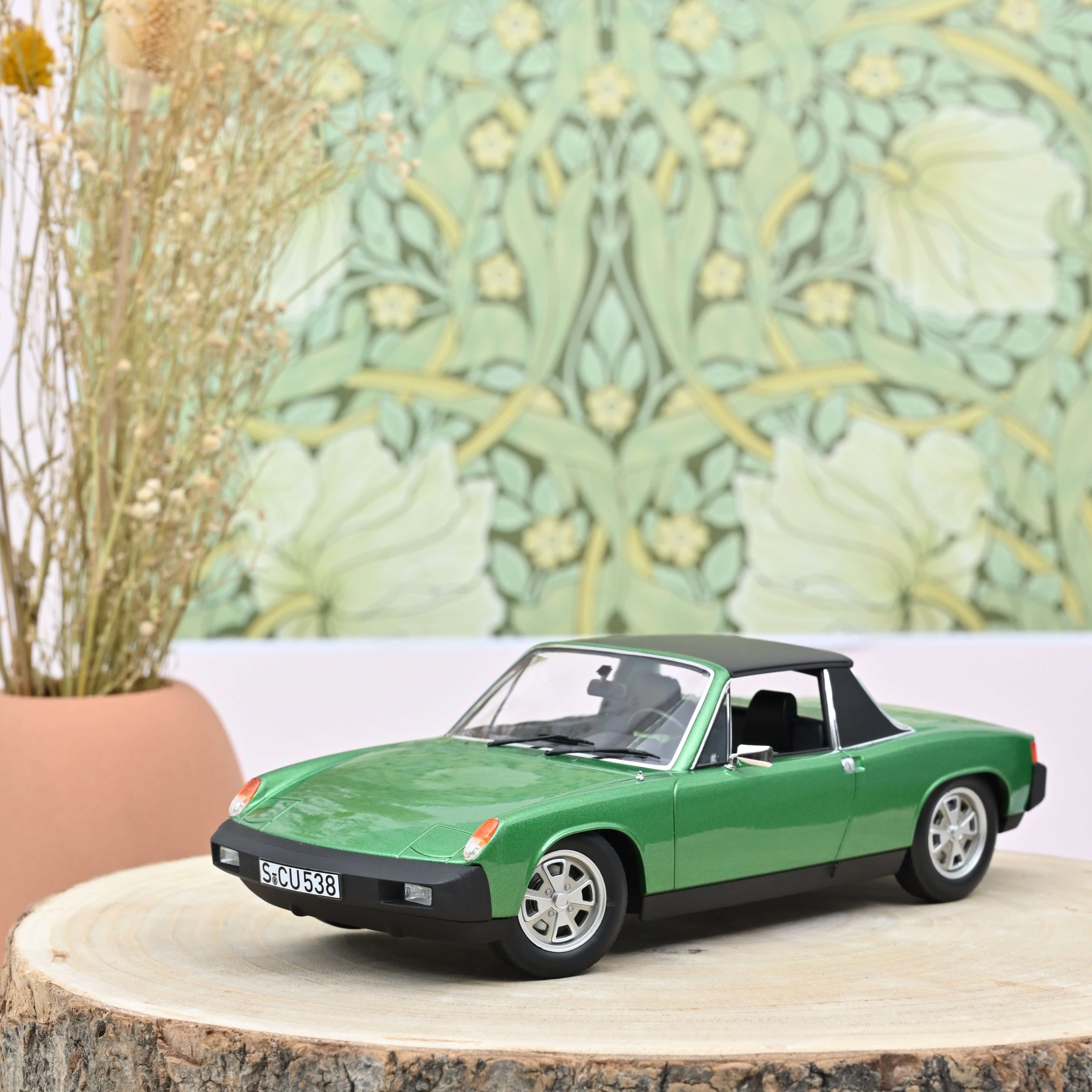 norev-vw-porsche-914-2-0-1975-automodello-1-18-verde-metallizzato image 1