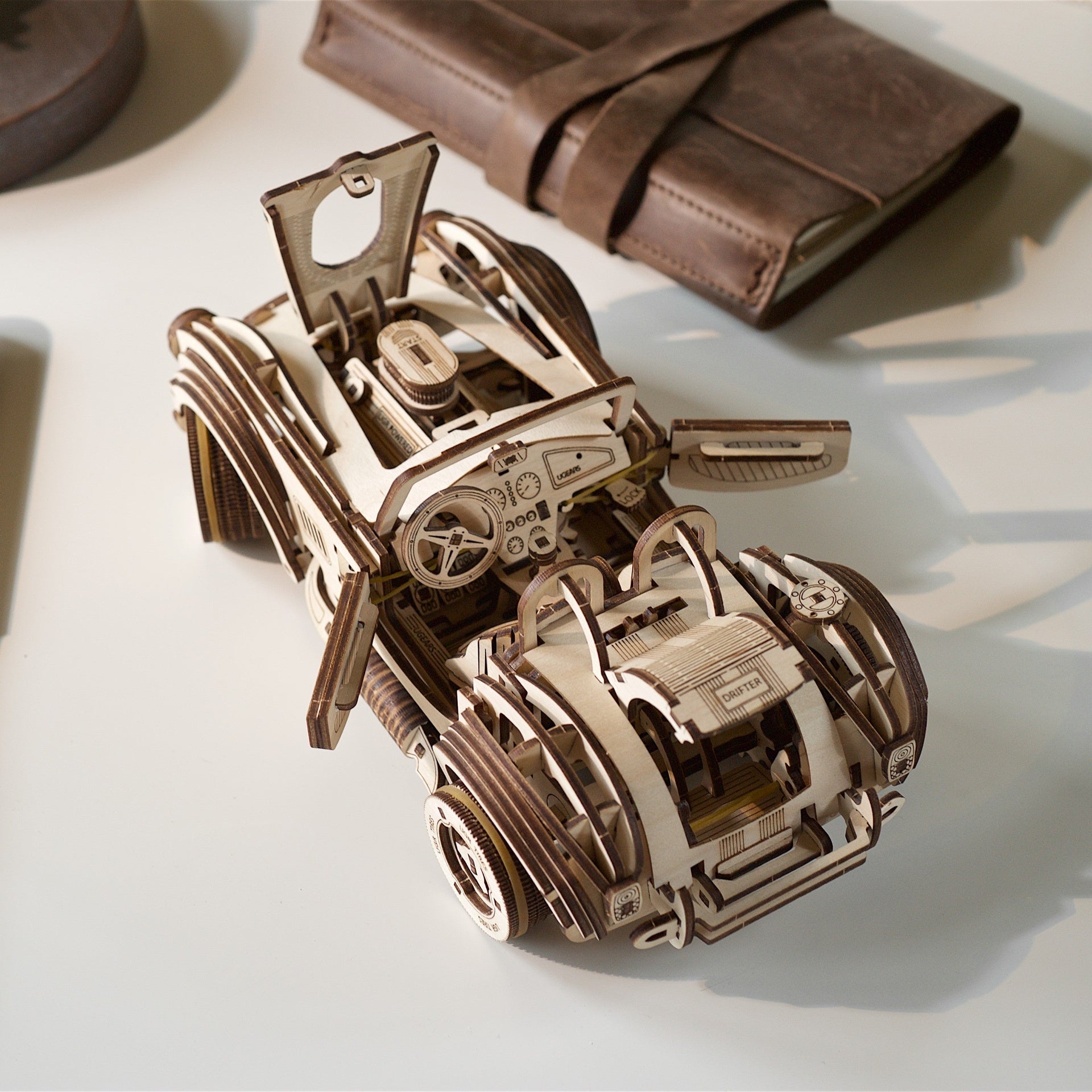 ugears-drift-cobra-racing-car-auto-da-corsa-retr-in-legno-da-costruire image 8