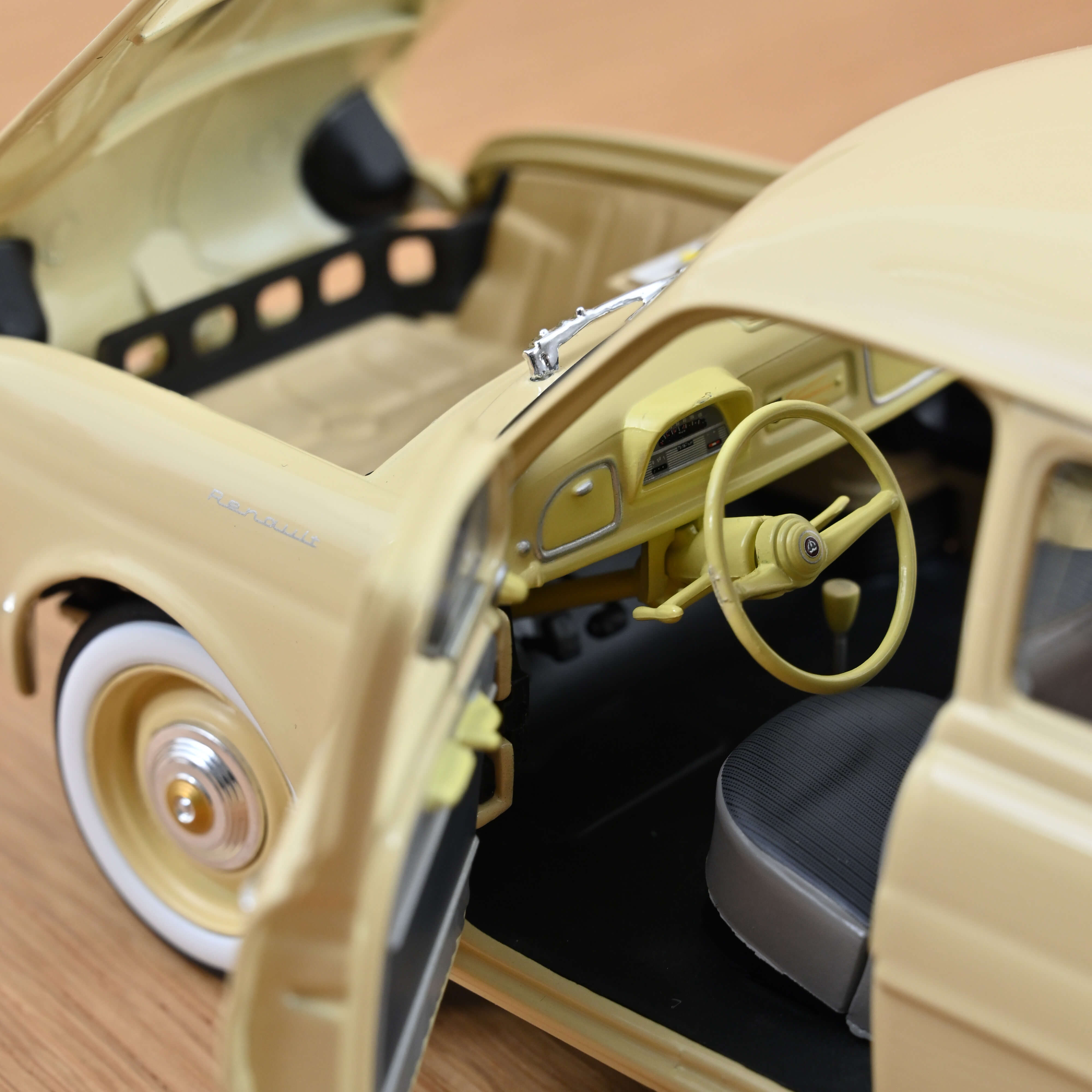 norev-renault-dauphine-1958-modellino-auto-1-18-beige image 4