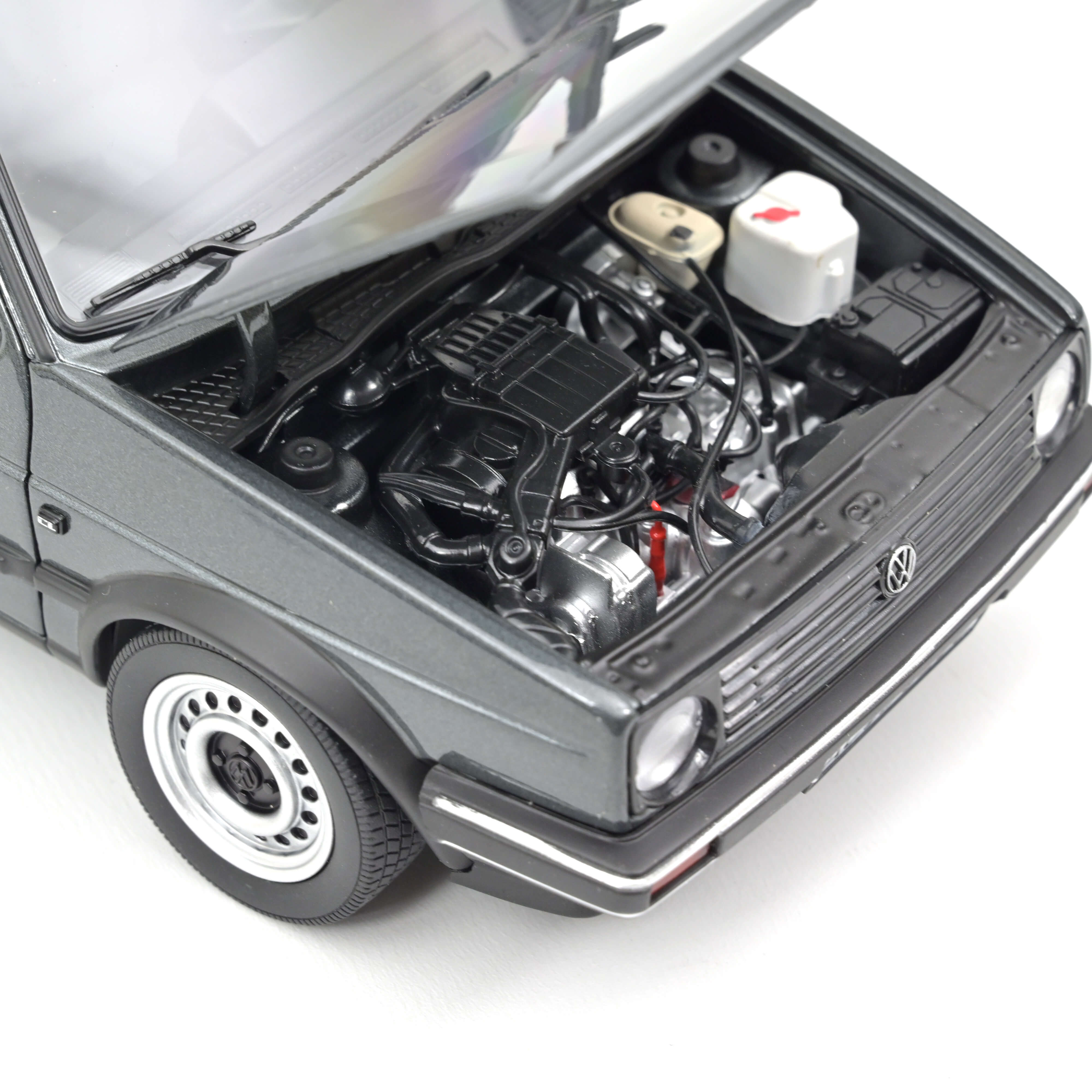 norev-vw-golf-cl-1988-grigio-metallizzato-modellino-auto-1-18 image 3
