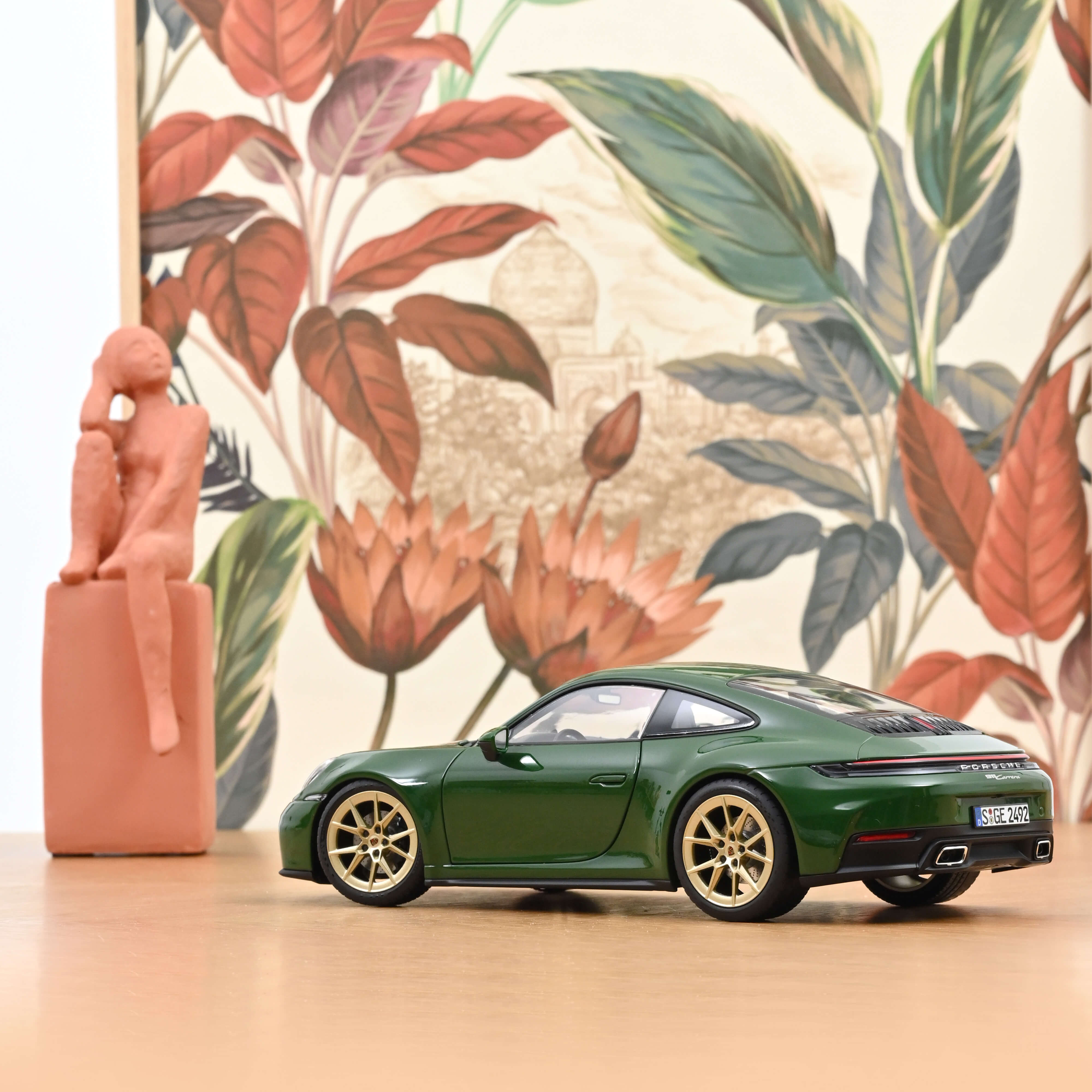 norev-porsche-911-carrera-2025-verde-irlandese-1-18-edizione-limitata-200-pezzi image 3
