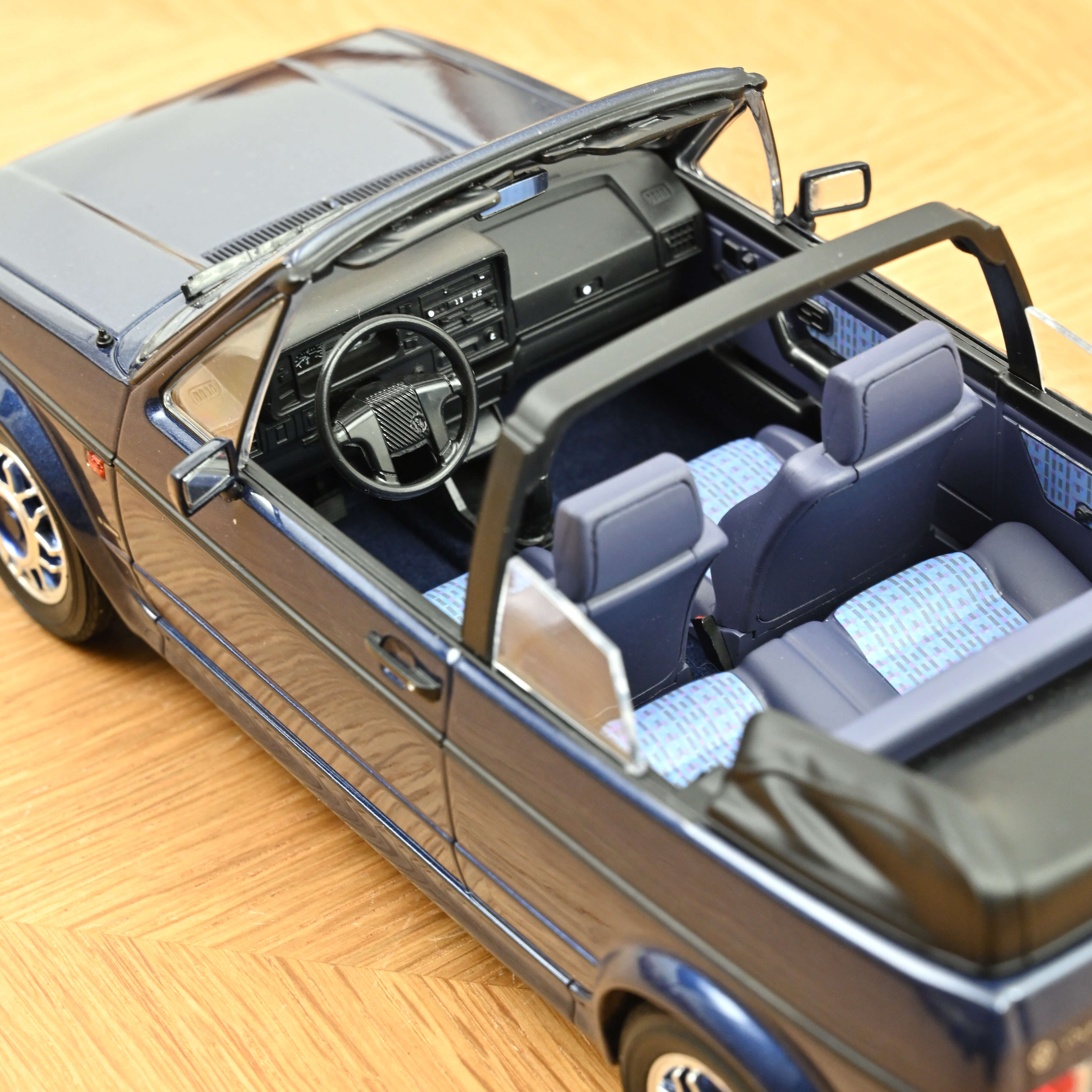 norev-vw-golf-cabriolet-quartett-1992-1-18-blu-inca image 3