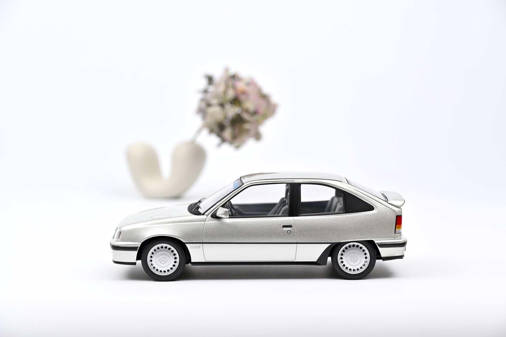 norev-opel-kadett-gsi-1987-silver-modellino-auto-1-18 image 1