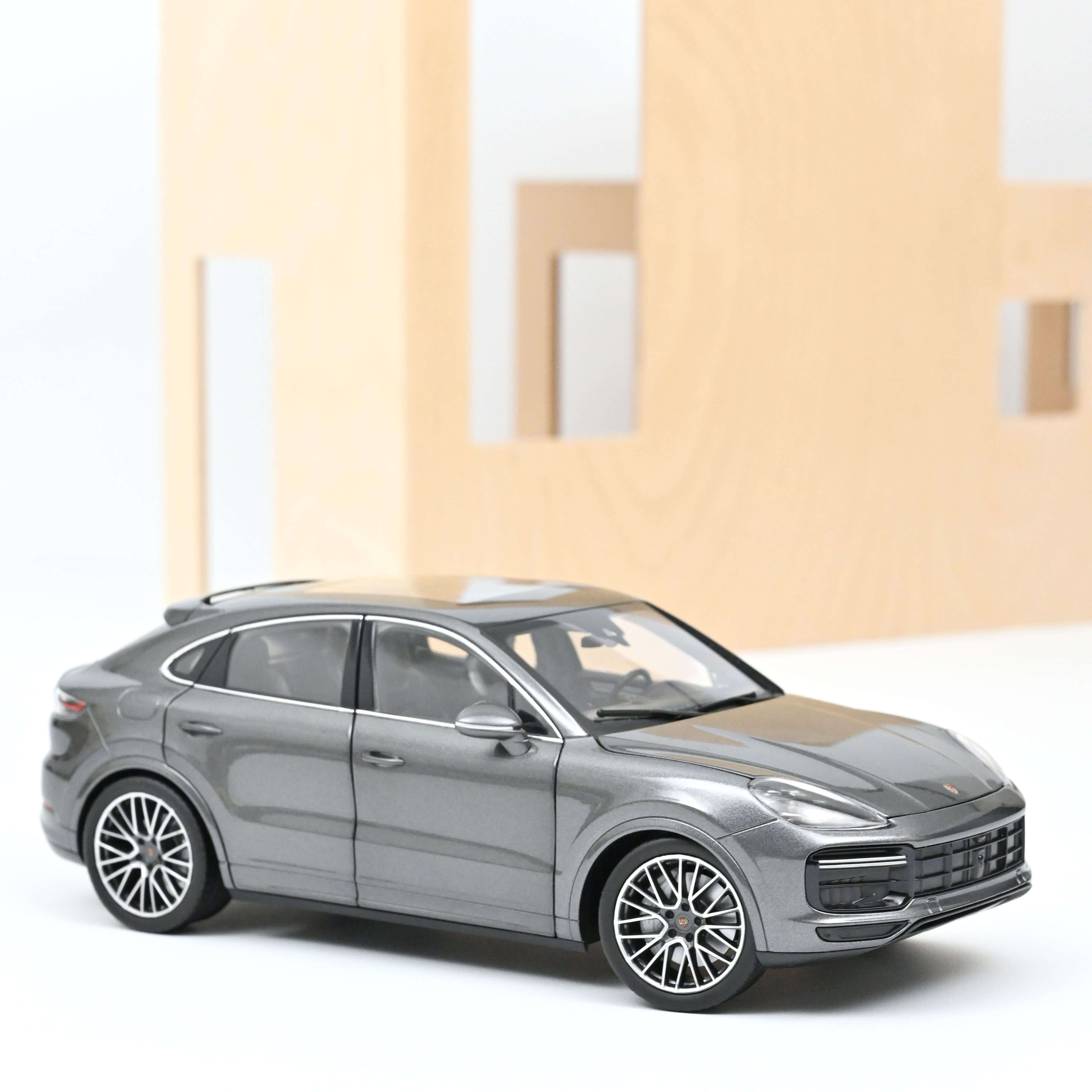 norev-porsche-cayenne-coup-turbo-2019-grigio-scuro-metallizzato-modellino-1-18-2 image 1