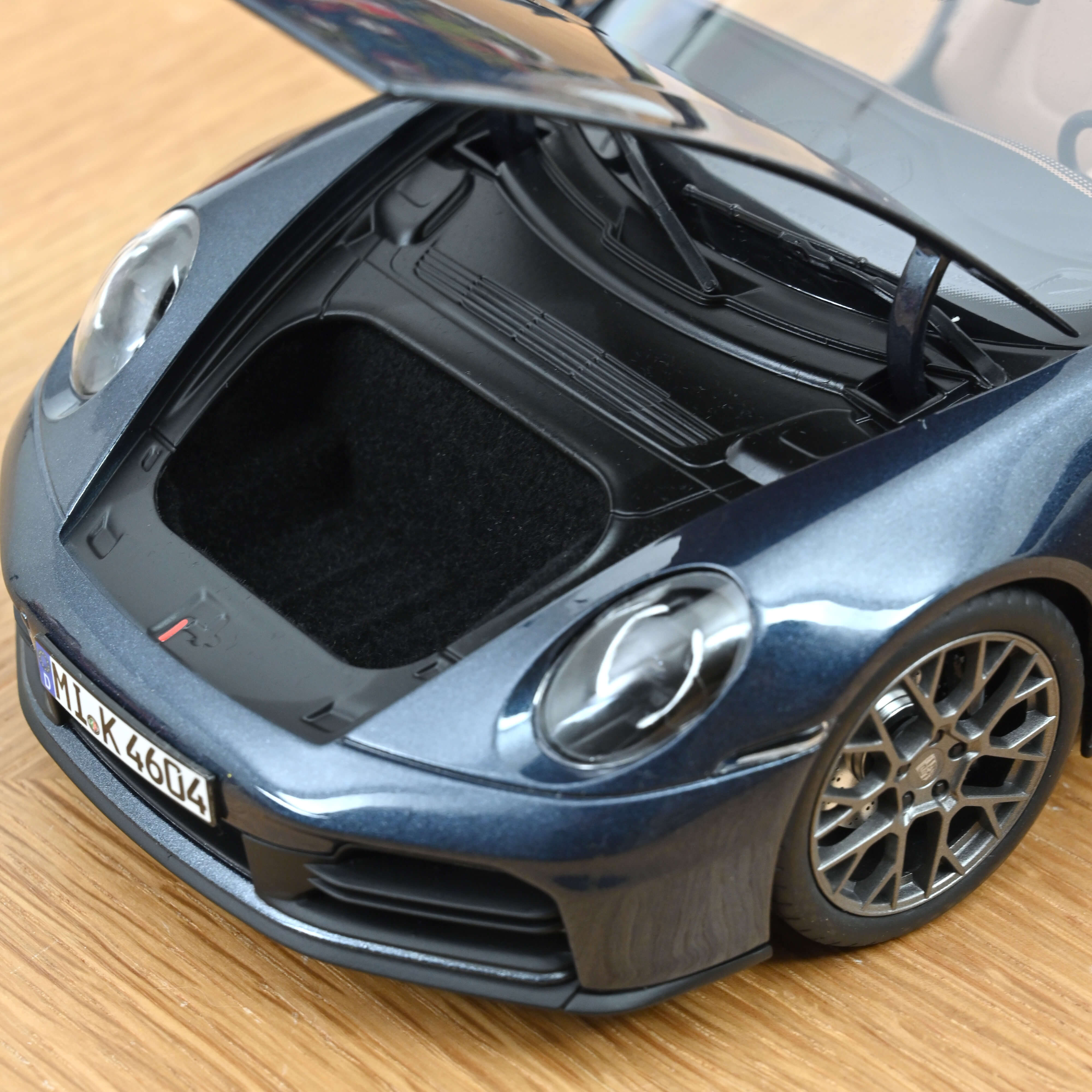 norev-porsche-911-carrera-s-cabriolet-2025-modellino-auto-1-18-blu-yachting-meta image 5