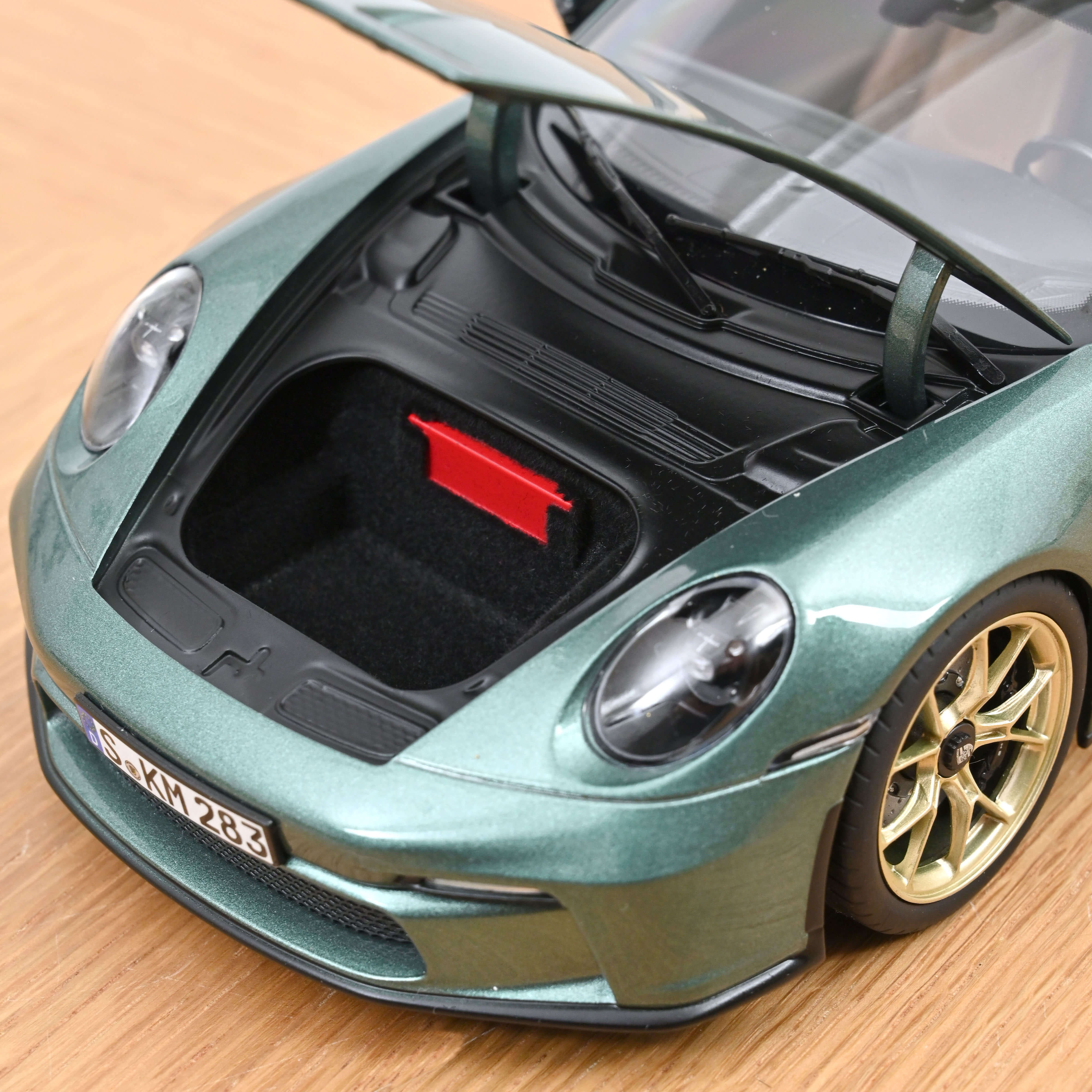 norev-porsche-911-gt3-con-pack-touring-2021-verde-malachite-1-18 image 5