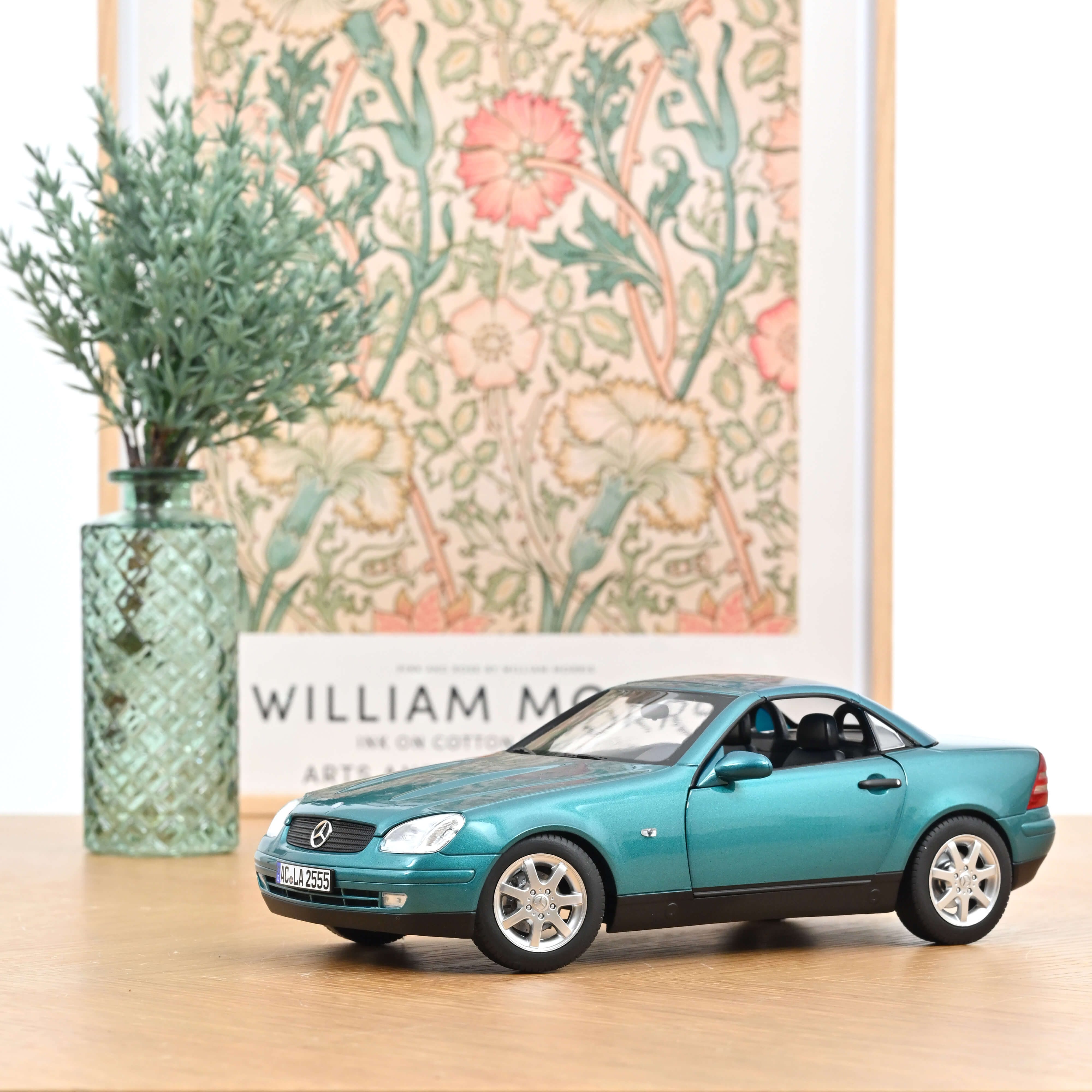 norev-mercedes-benz-slk-1996-verde-vivianit-1-18 image 2