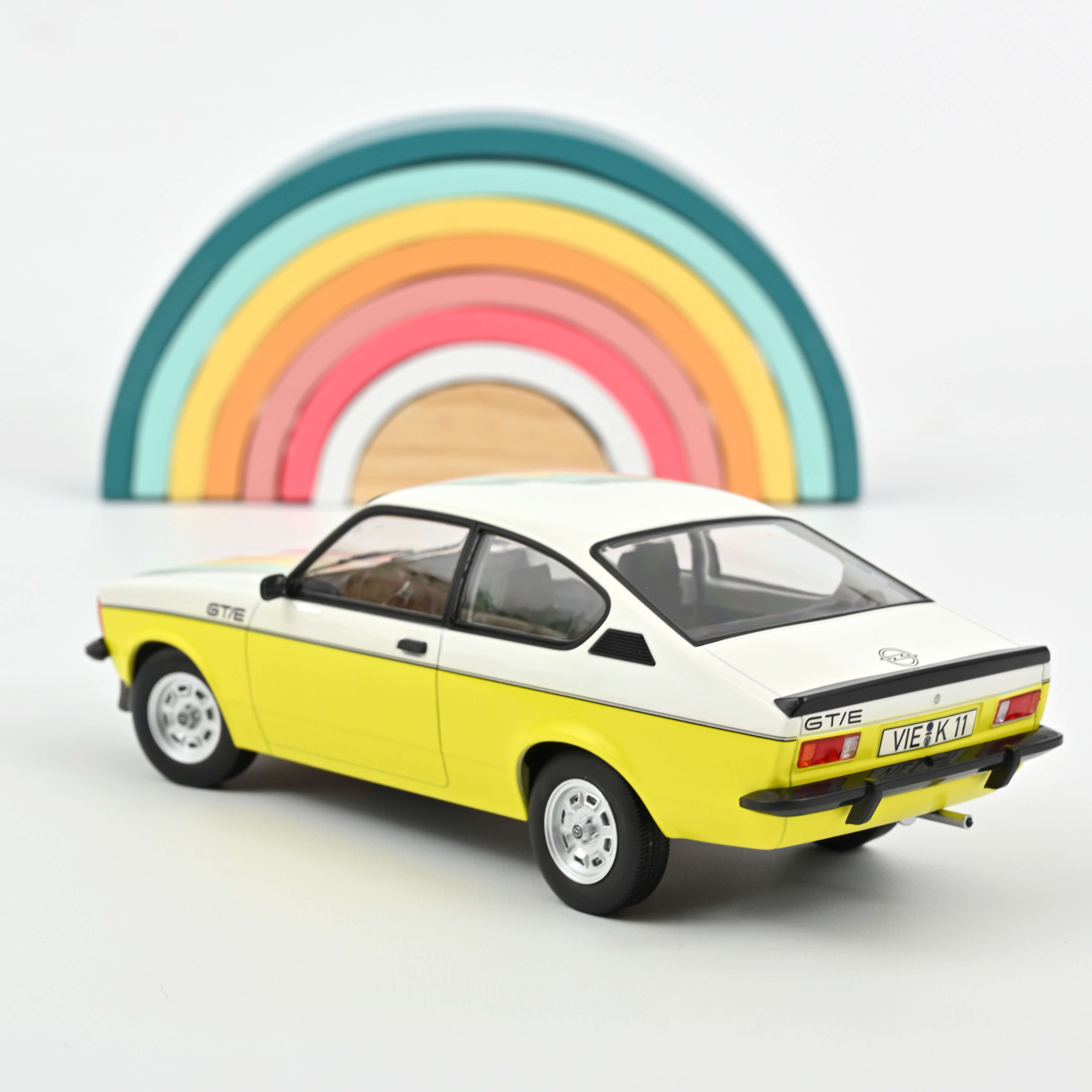 norev-opel-kadett-gt-e-1977-modellino-auto-1-18-bianco-e-giallo image 2
