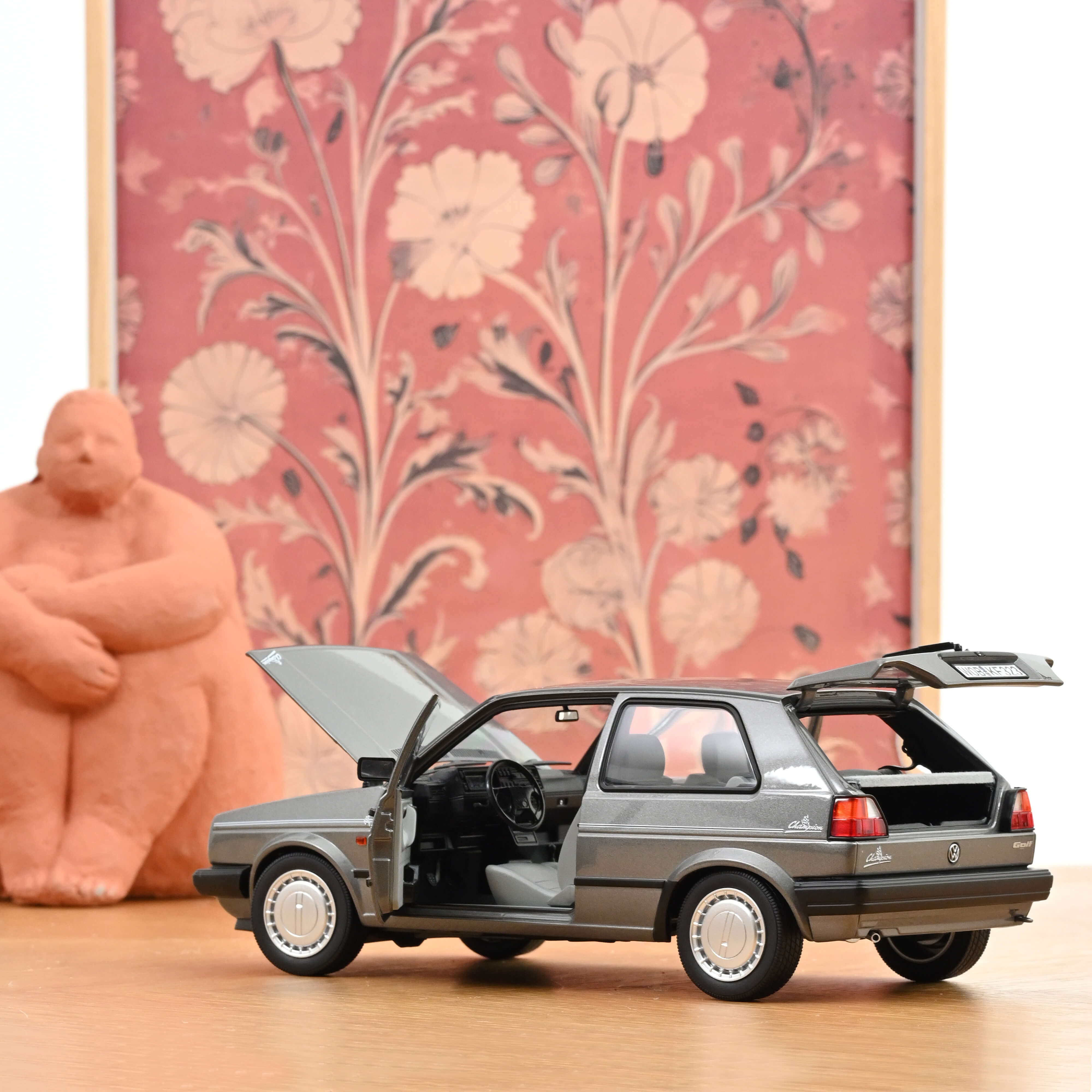 norev-vw-golf-champion-1990-modellino-auto-1-18-grigio-metallizzato image 2
