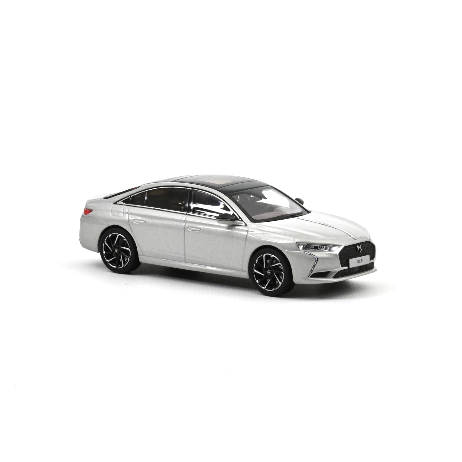 norev-ds-9-e-tense-crystal-pearl-modellino-auto-1-43 image 1