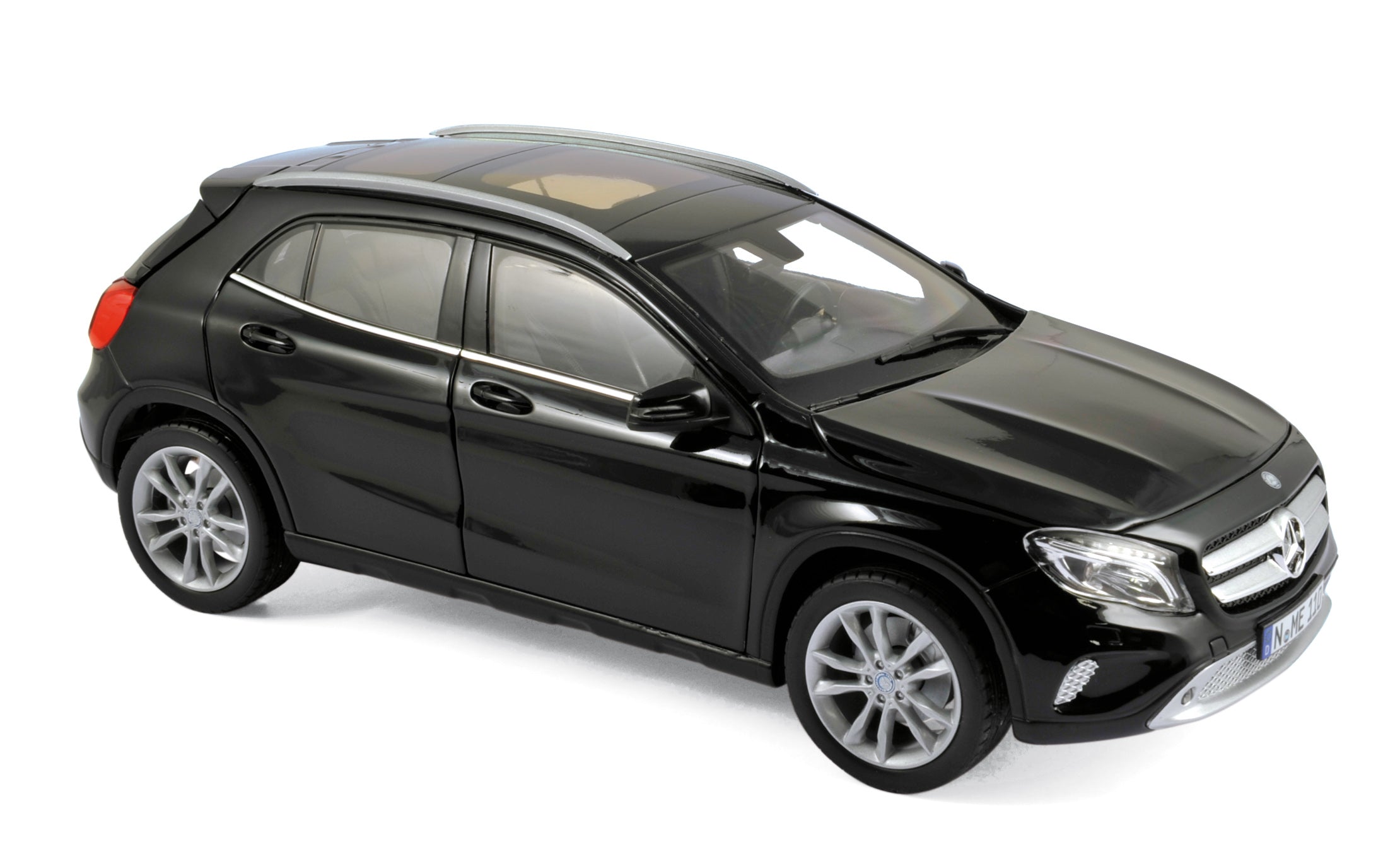 norev-mercedes-benz-gla-2014-nero-1-18-modellino-die-cast image 1