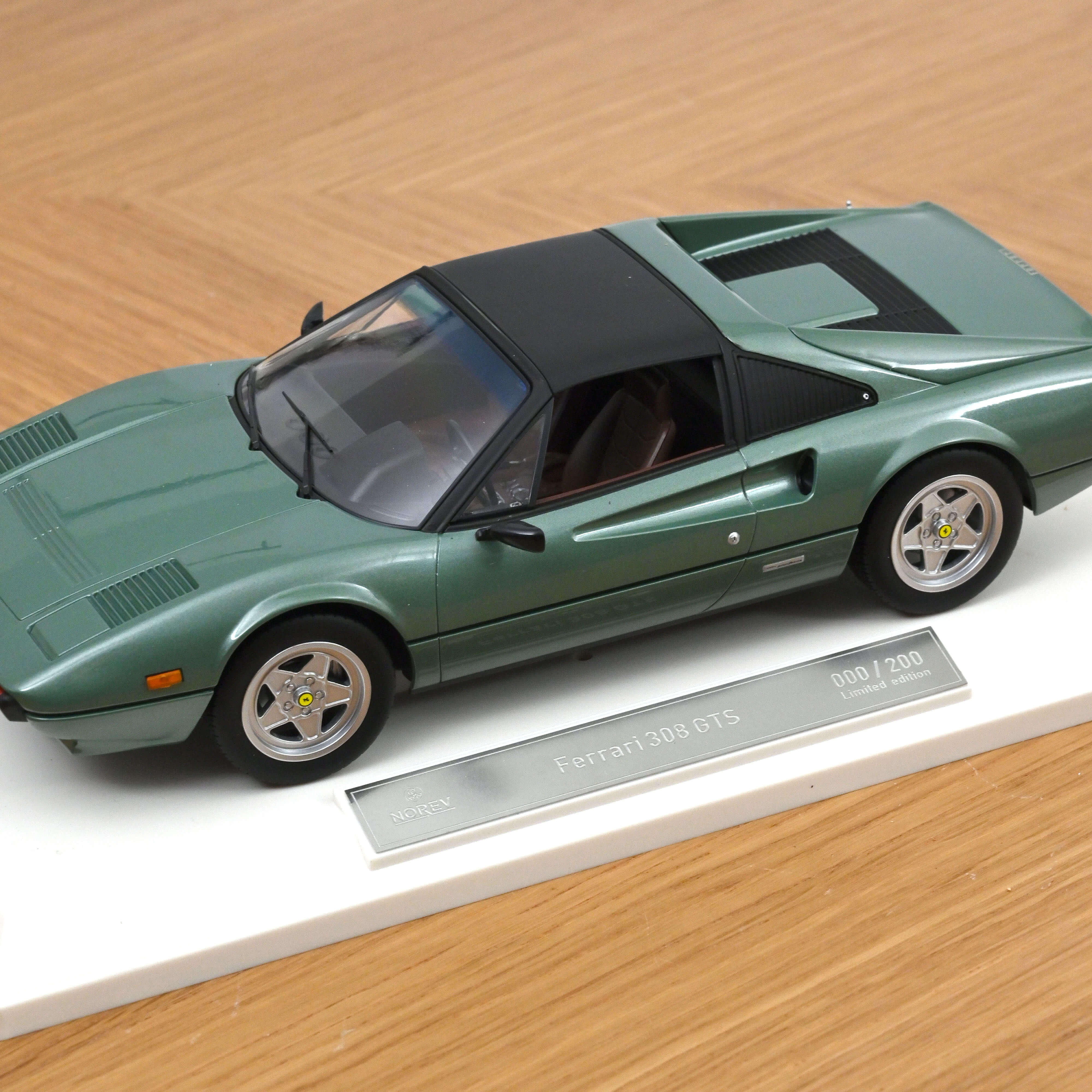 norev-ferrari-308-gts-1982-verde-medio-1-18-edizione-limitata-200-pcs image 5